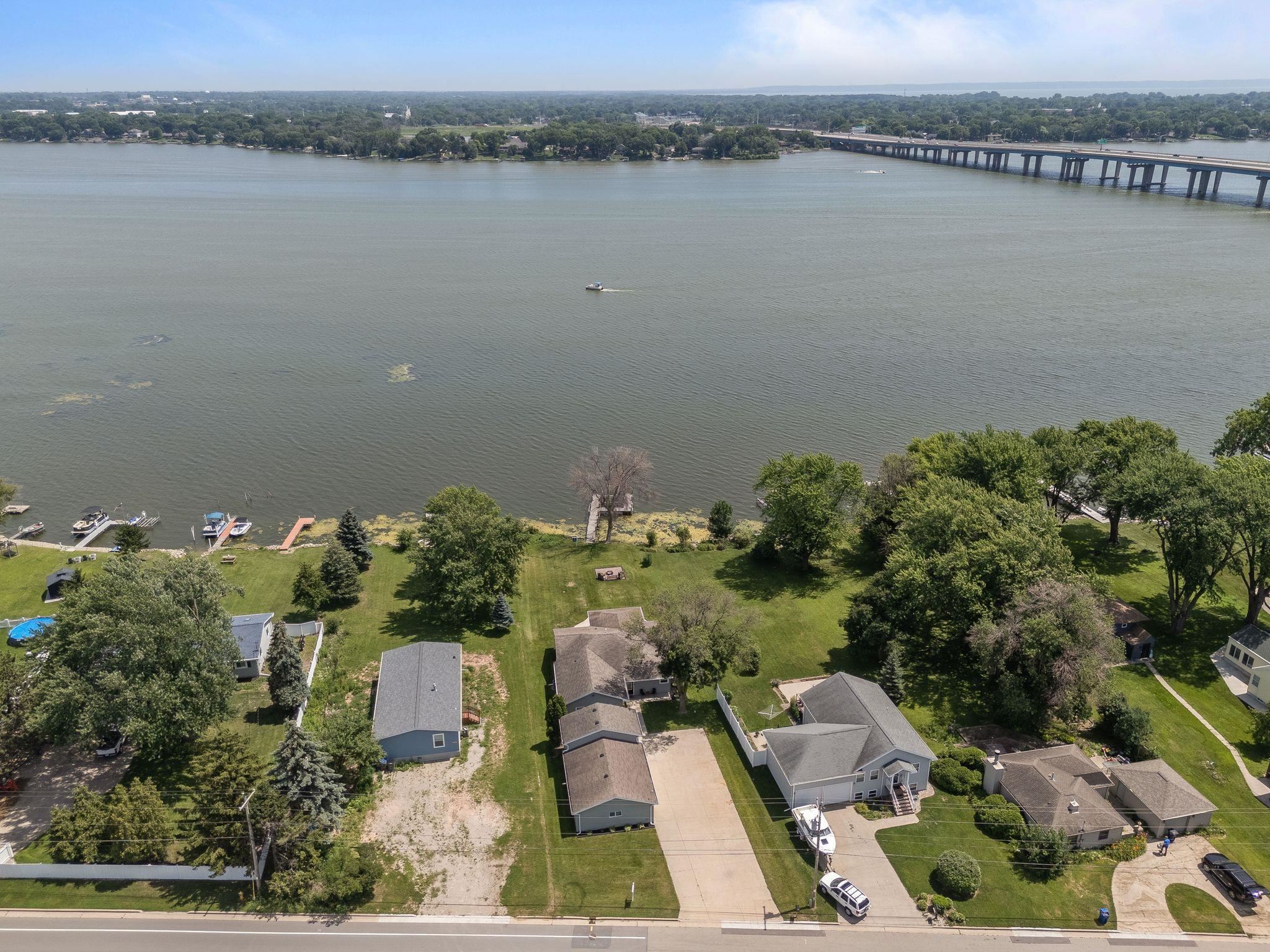 NEENAH, Wisconsin, 54956, United States, 3 Bedrooms Bedrooms, ,2 BathroomsBathrooms,Residential,For Sale,1912051