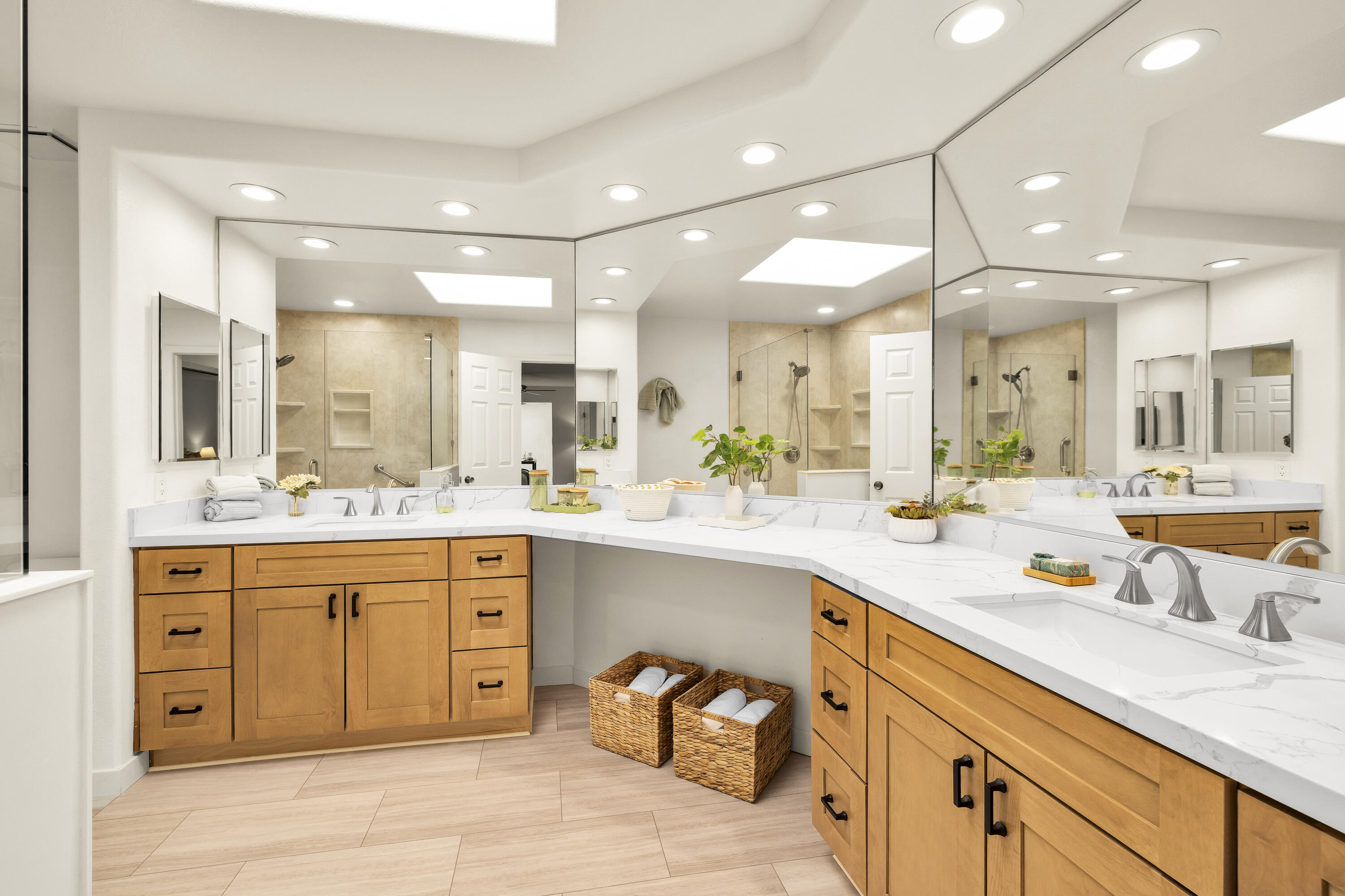 Palm Desert, California, 92260, United States, 2 Bedrooms Bedrooms, ,2 BathroomsBathrooms,Residential,For Sale,1987933