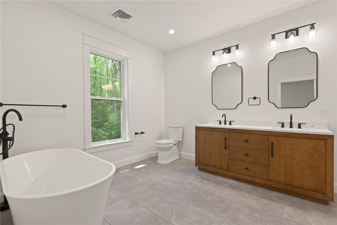 Johnston, Rhode Island, 02919, United States, 3 Bedrooms Bedrooms, ,3 BathroomsBathrooms,Residential,For Sale,1939389