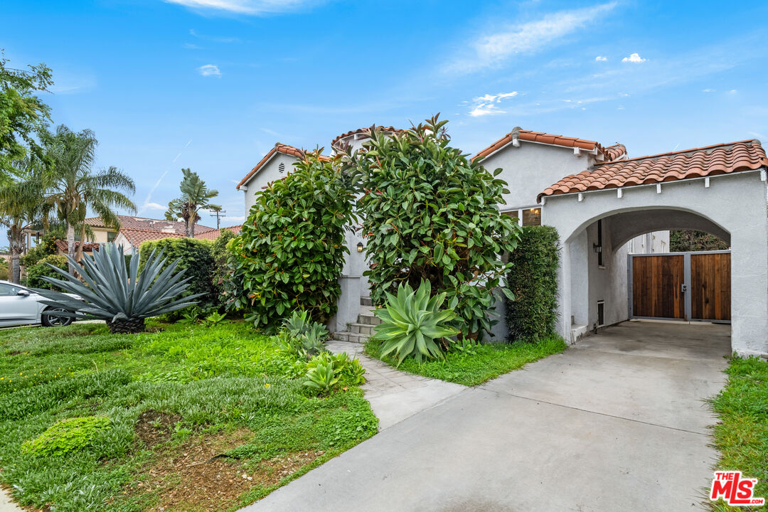 Beverly Hills, California, 90211, United States, 3 Bedrooms Bedrooms, ,2 BathroomsBathrooms,Residential,For Sale,1895625