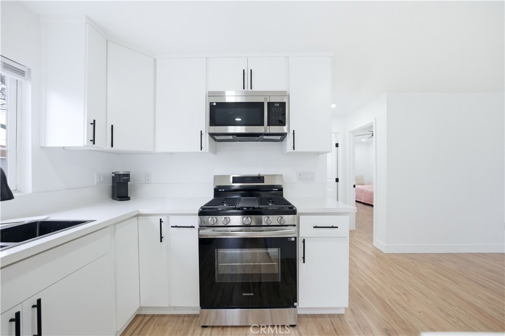 Bell, California, 90201, United States, 2 Bedrooms Bedrooms, ,1 BathroomBathrooms,Residential,For Sale,2048327