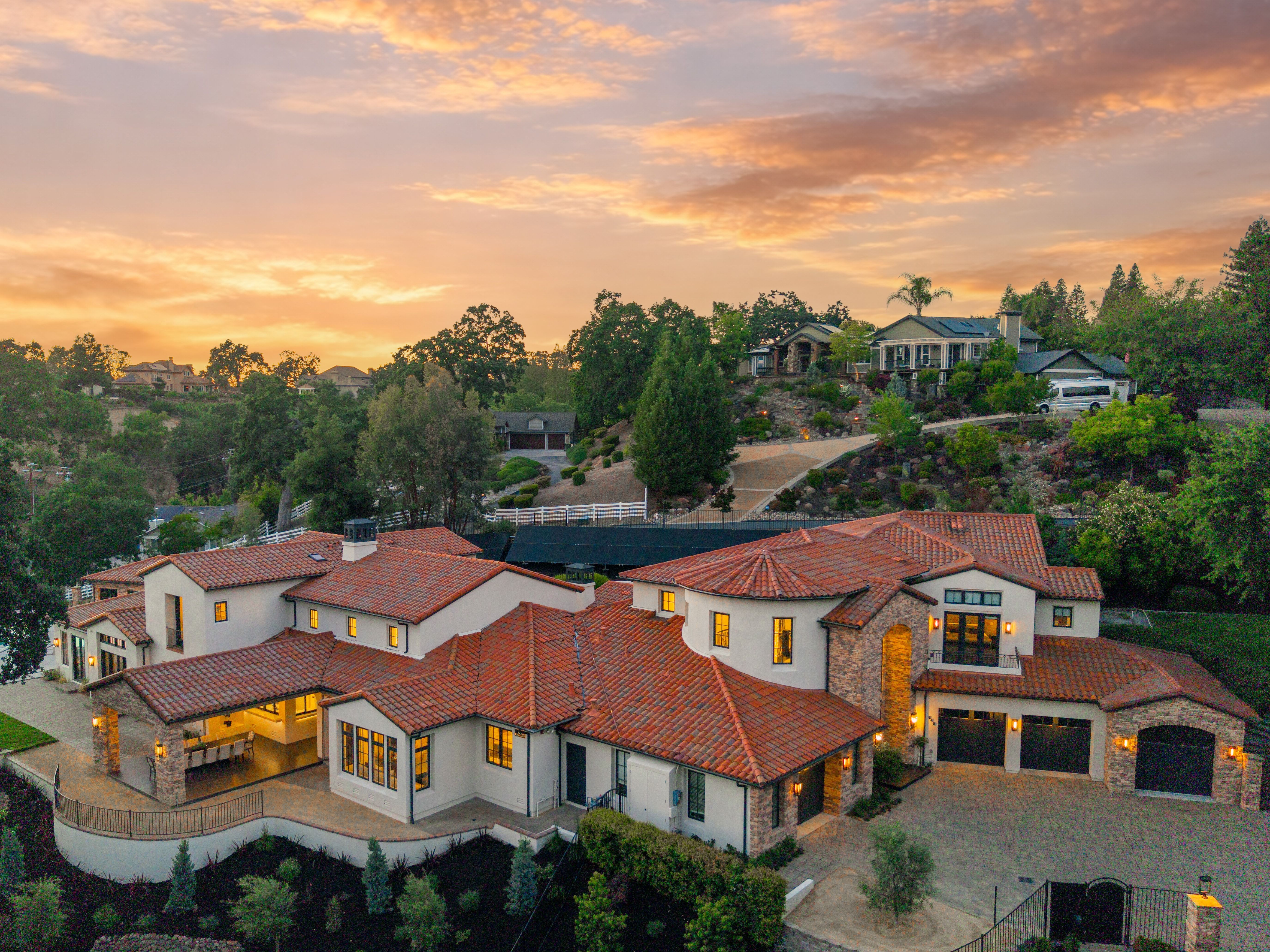  Grand Luxury Estate on 1.5± Acres with Vineyard and Infinity Pool - 物件實景