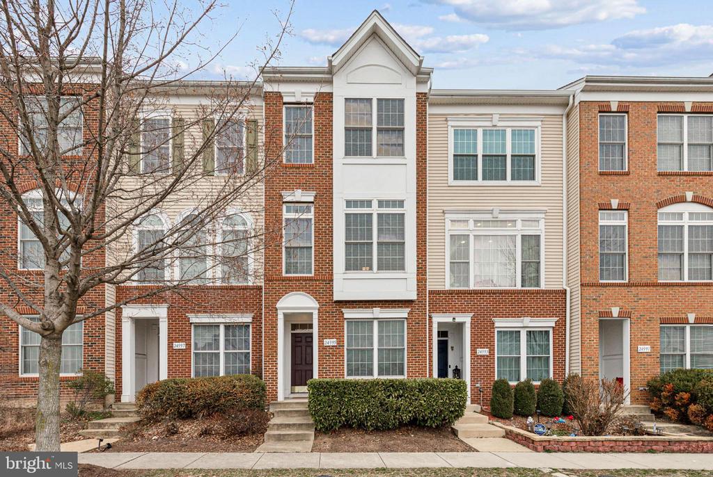 Chantilly, Virginia, 20152, United States, 3 Bedrooms Bedrooms, ,4 BathroomsBathrooms,Residential,For Sale,1942901