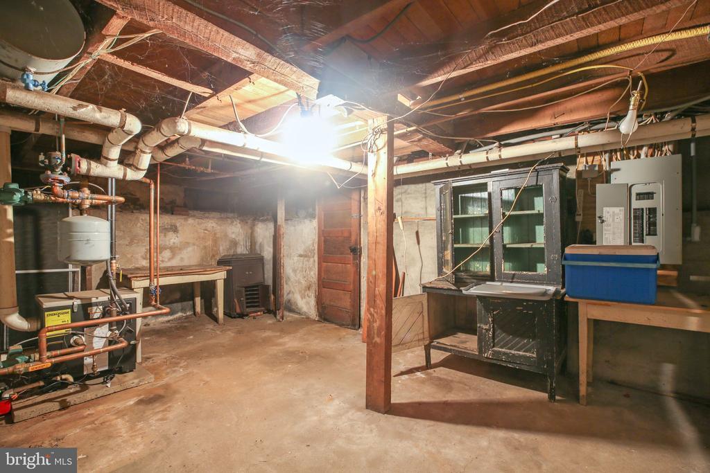 Fredericksburg, Virginia, 22401, United States, 4 Bedrooms Bedrooms, ,2 BathroomsBathrooms,Residential,For Sale,2001681