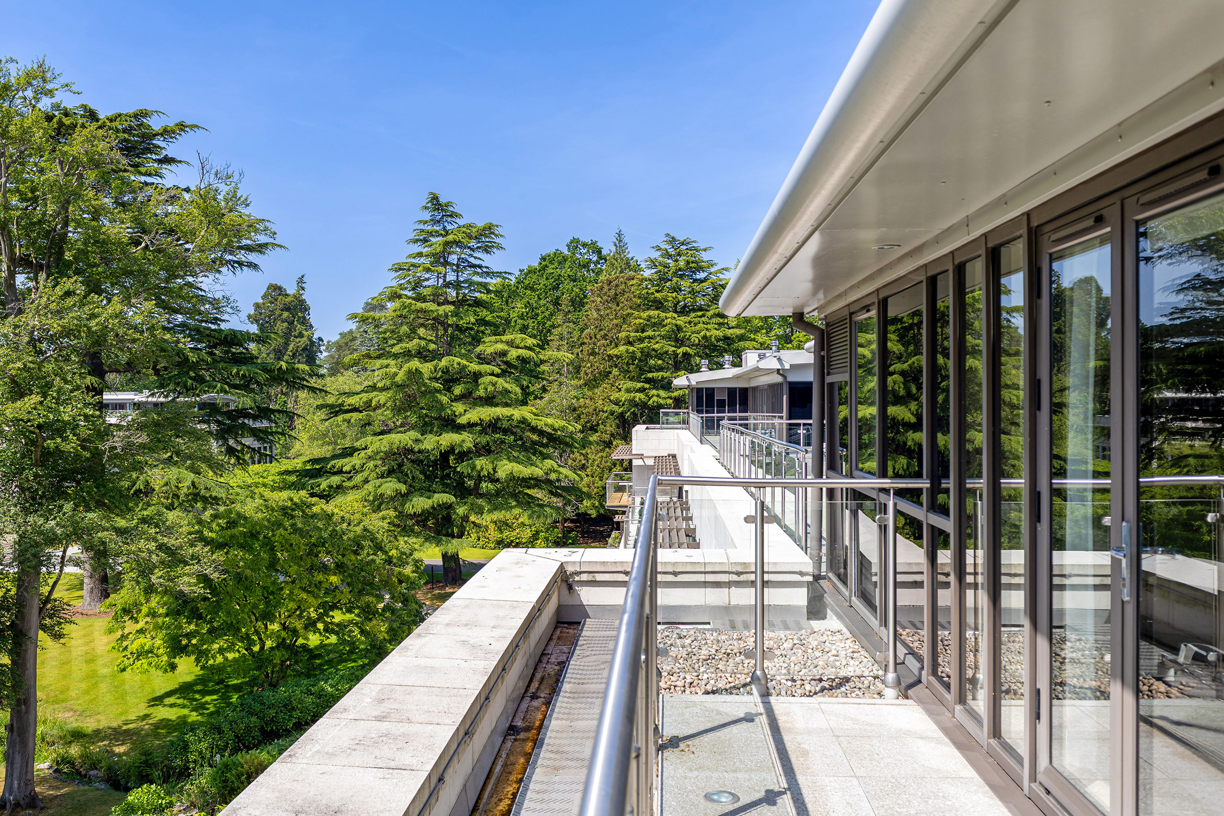  Penthouse residence with extensive terraces in a landmark gated estate - 物件實景