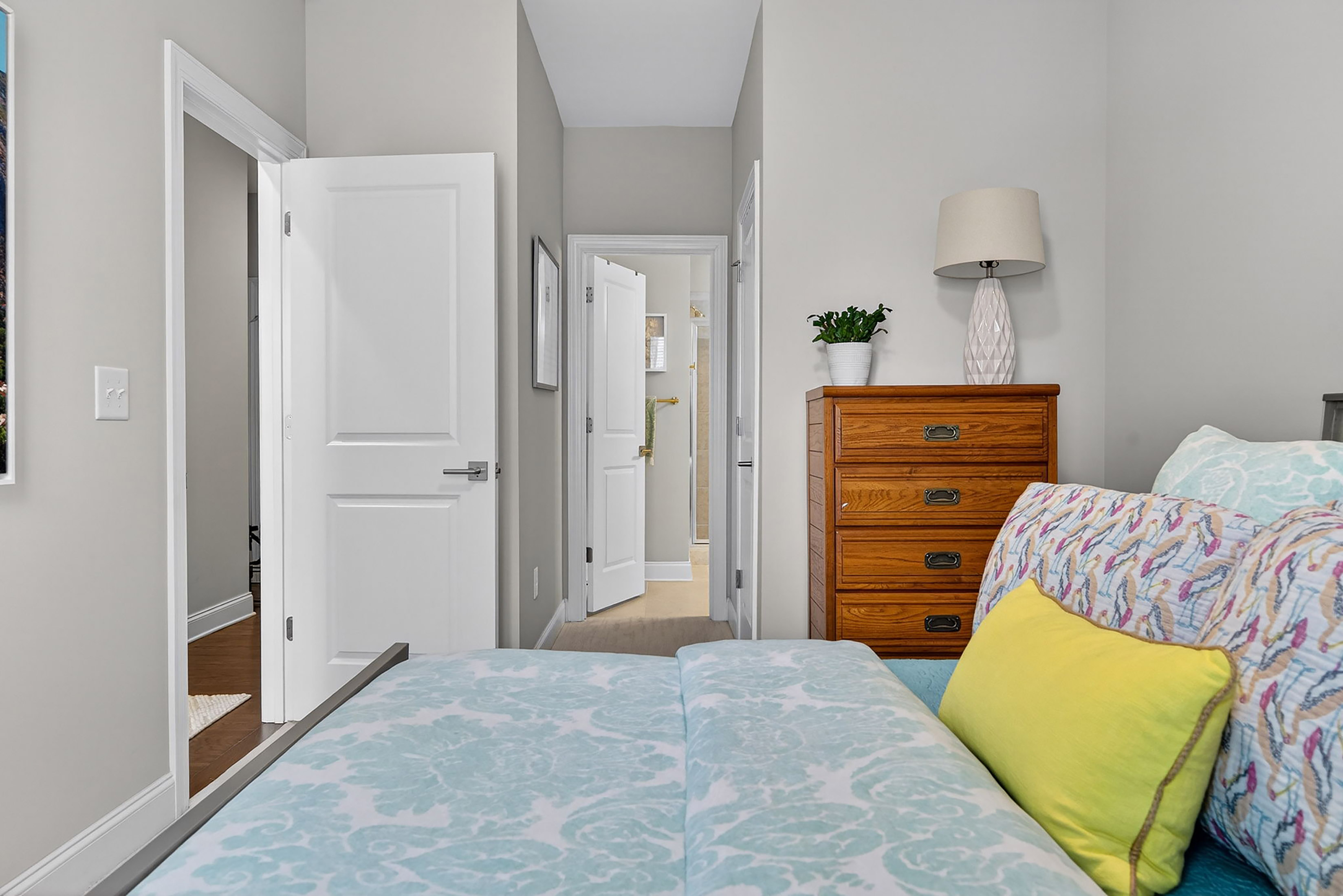  Stunning Three Bedroom Townhome in Convenient Boutique Community - 物件實景