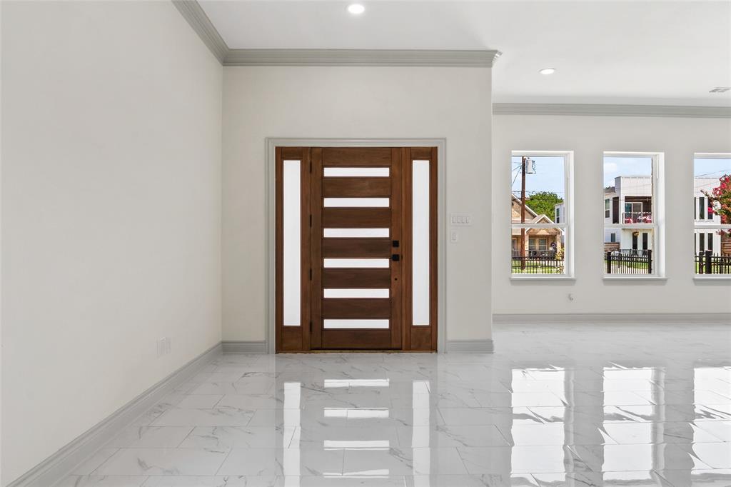 Dallas, Texas, 75212, United States, 4 Bedrooms Bedrooms, ,3 BathroomsBathrooms,Residential,For Sale,1930273