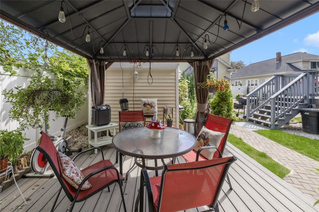 Cranston, Rhode Island, 02910, United States, 3 Bedrooms Bedrooms, ,3 BathroomsBathrooms,Residential,For Sale,1969292