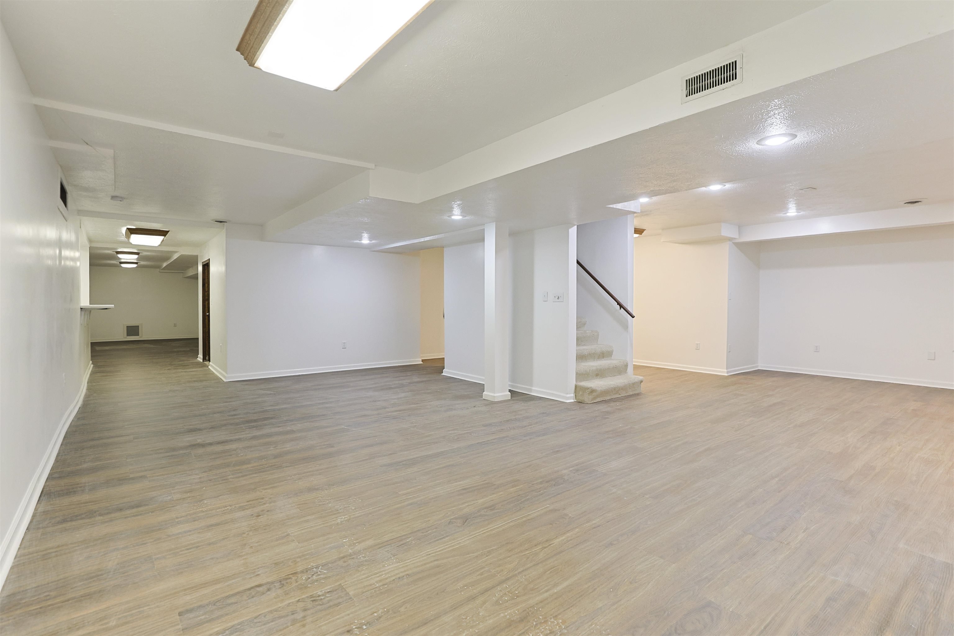 South Bend, Indiana, 46614, United States, 4 Bedrooms Bedrooms, ,4 BathroomsBathrooms,Residential,For Sale,1985327