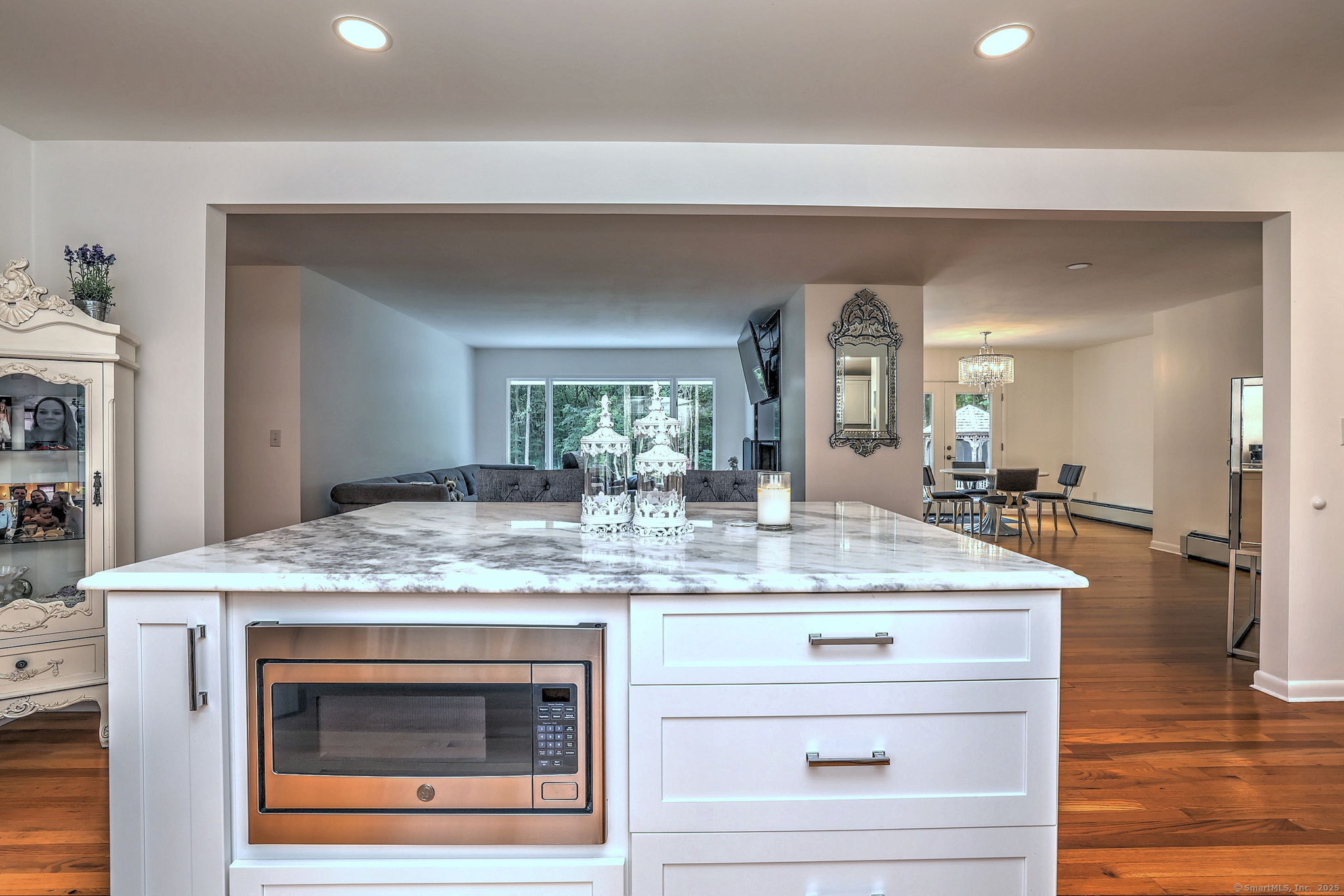 Woodbridge, Connecticut, 06525, United States, 5 Bedrooms Bedrooms, ,4 BathroomsBathrooms,Residential,For Sale,1890965