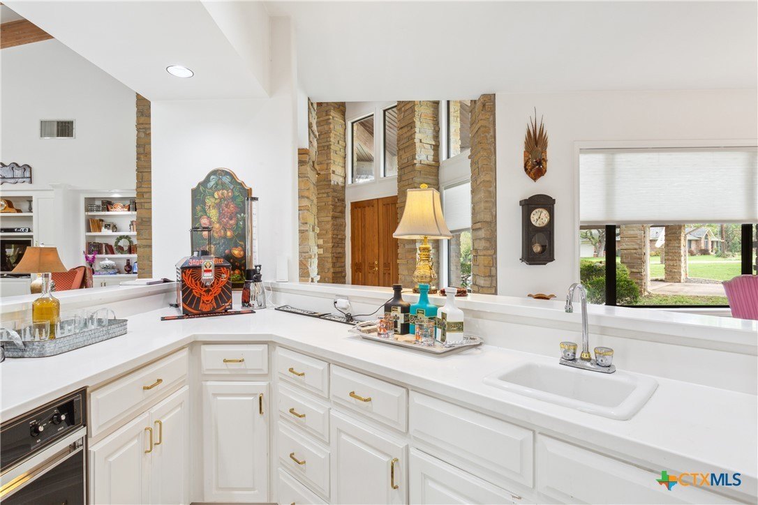 Salado, Texas, 76571, United States, 4 Bedrooms Bedrooms, ,7 BathroomsBathrooms,Residential,For Sale,1977249