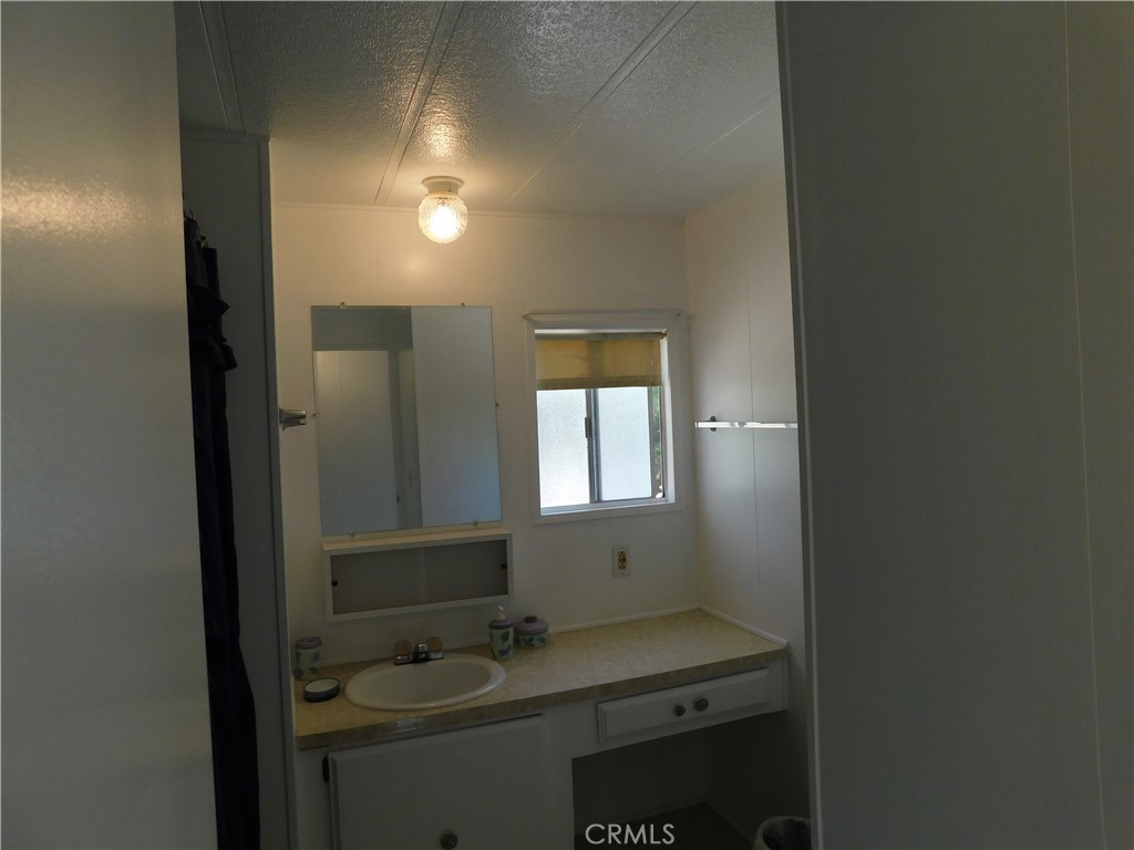 Newberry Springs, California, 92365, United States, 4 Bedrooms Bedrooms, ,6 BathroomsBathrooms,Residential,For Sale,1990195