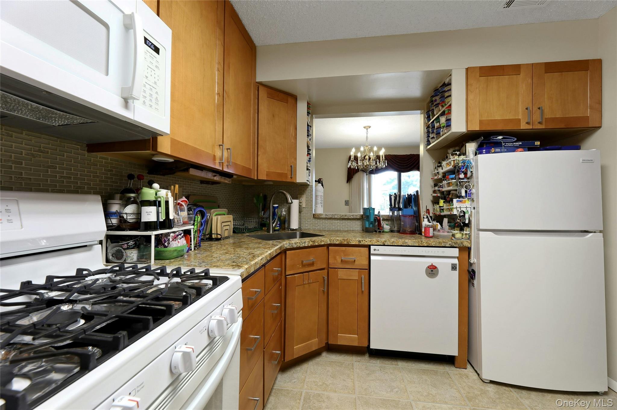 Nanuet, New York, 10954, United States, 2 Bedrooms Bedrooms, ,3 BathroomsBathrooms,Residential,For Sale,1947032