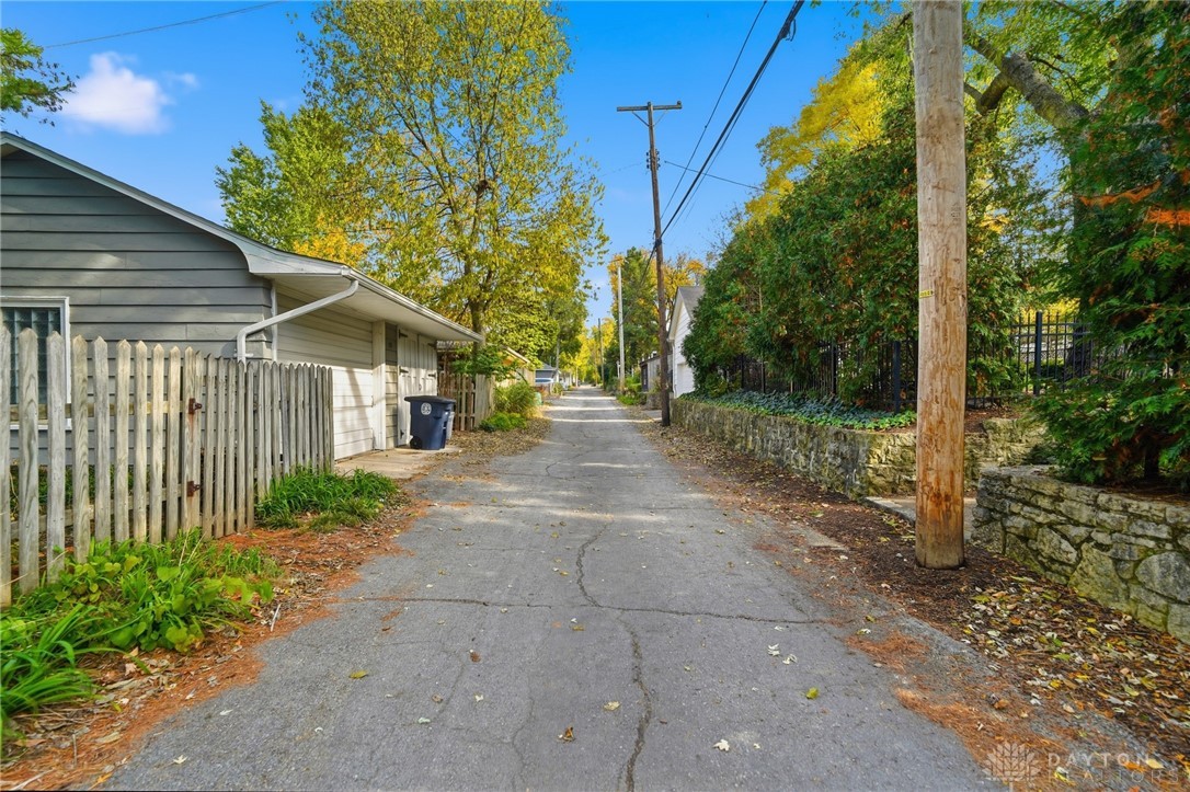 Oakwood, Ohio, 45409, United States, 4 Bedrooms Bedrooms, ,3 BathroomsBathrooms,Residential,For Sale,1987886
