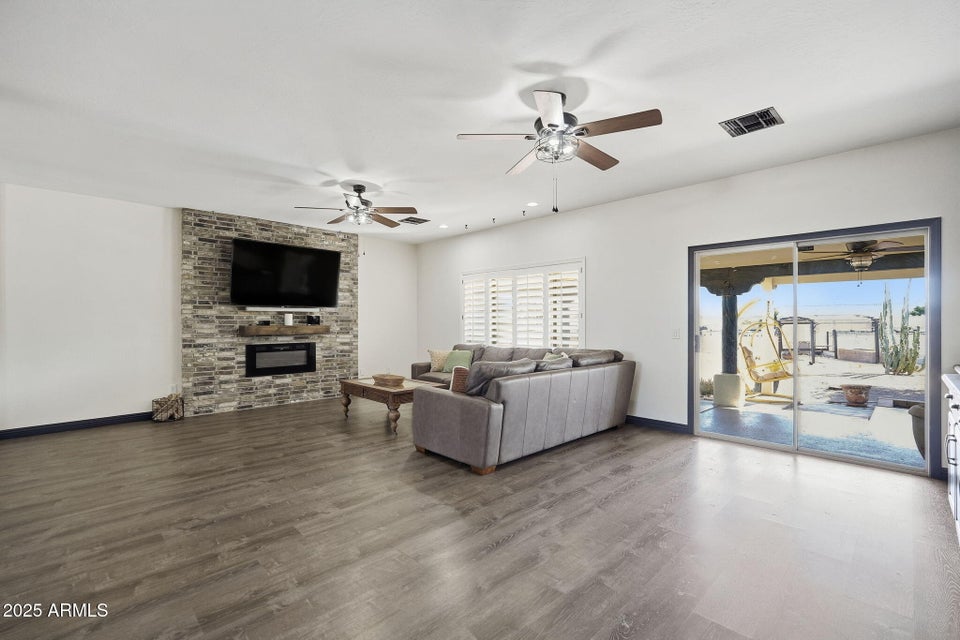 Litchfield Park, Arizona, 85340, United States, 3 Bedrooms Bedrooms, ,Residential,For Sale,1990487