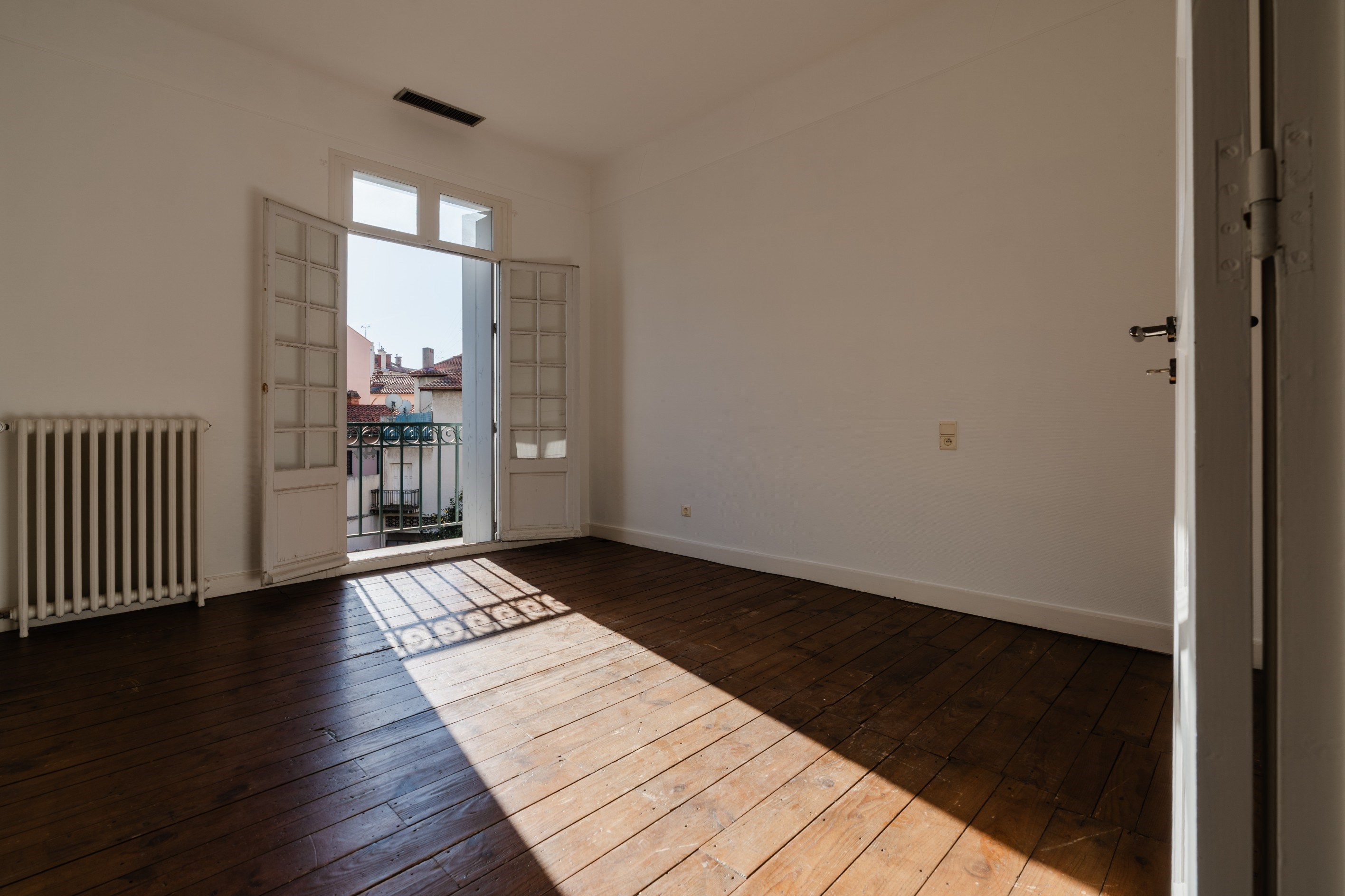  Character Townhouse with Parquet Floors, Terrace and Parking – Central Perpignan - 物件實景
