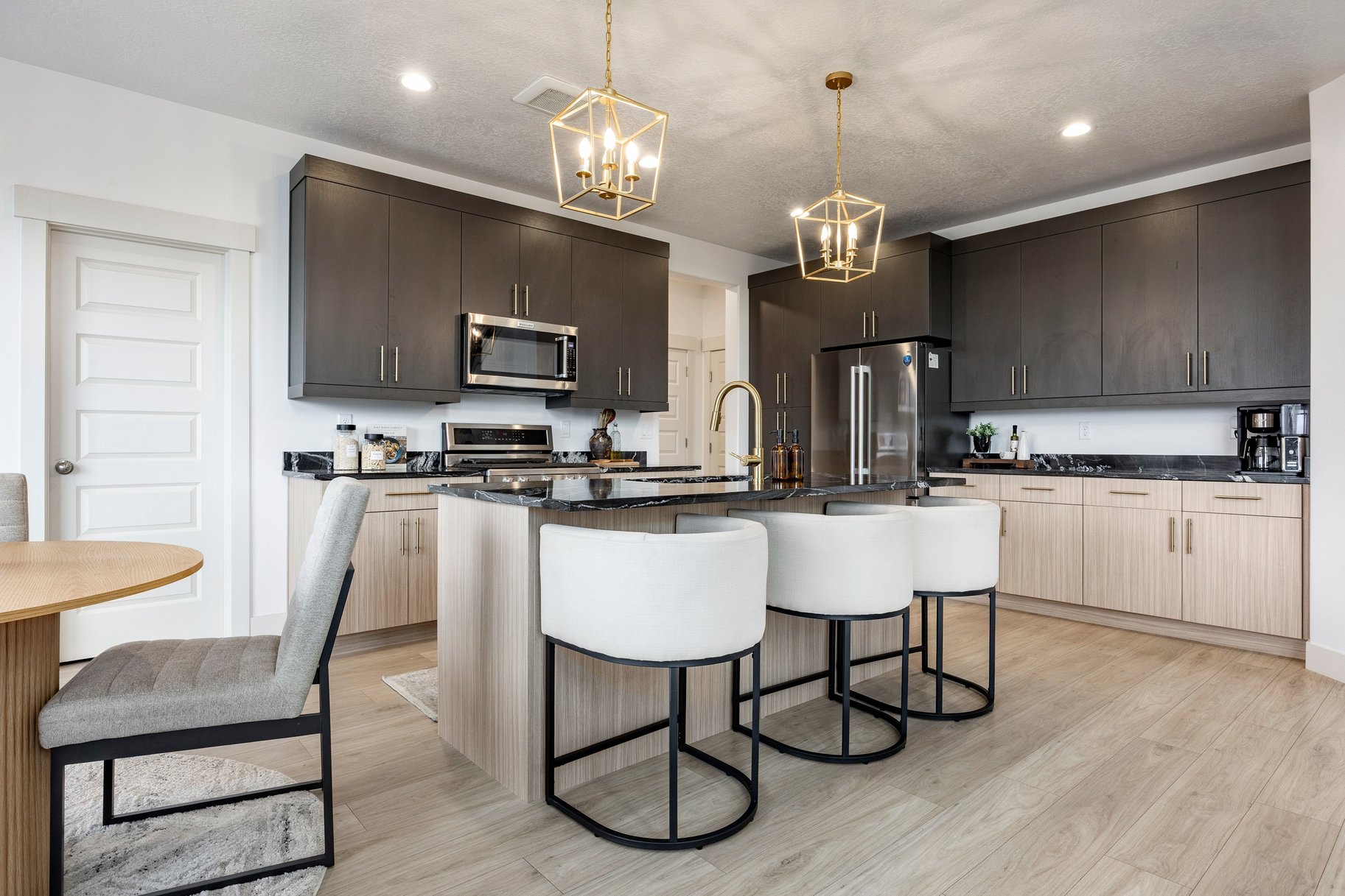  Pristine Home with Views, Rental Income, and Home Business Studio - 物件實景