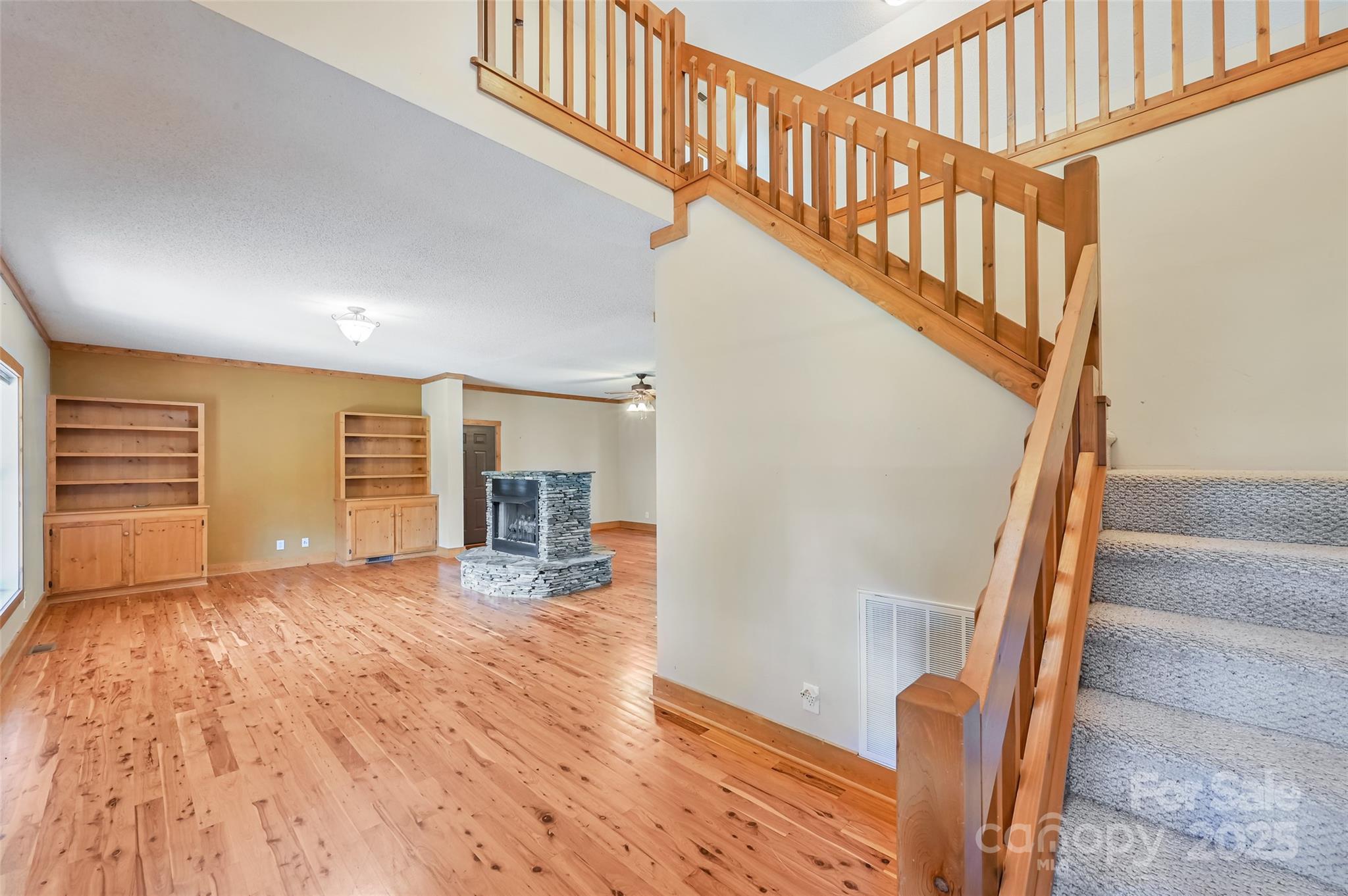 Hendersonville, North Carolina, 28792, United States, 3 Bedrooms Bedrooms, ,3 BathroomsBathrooms,Residential,For Sale,1958390