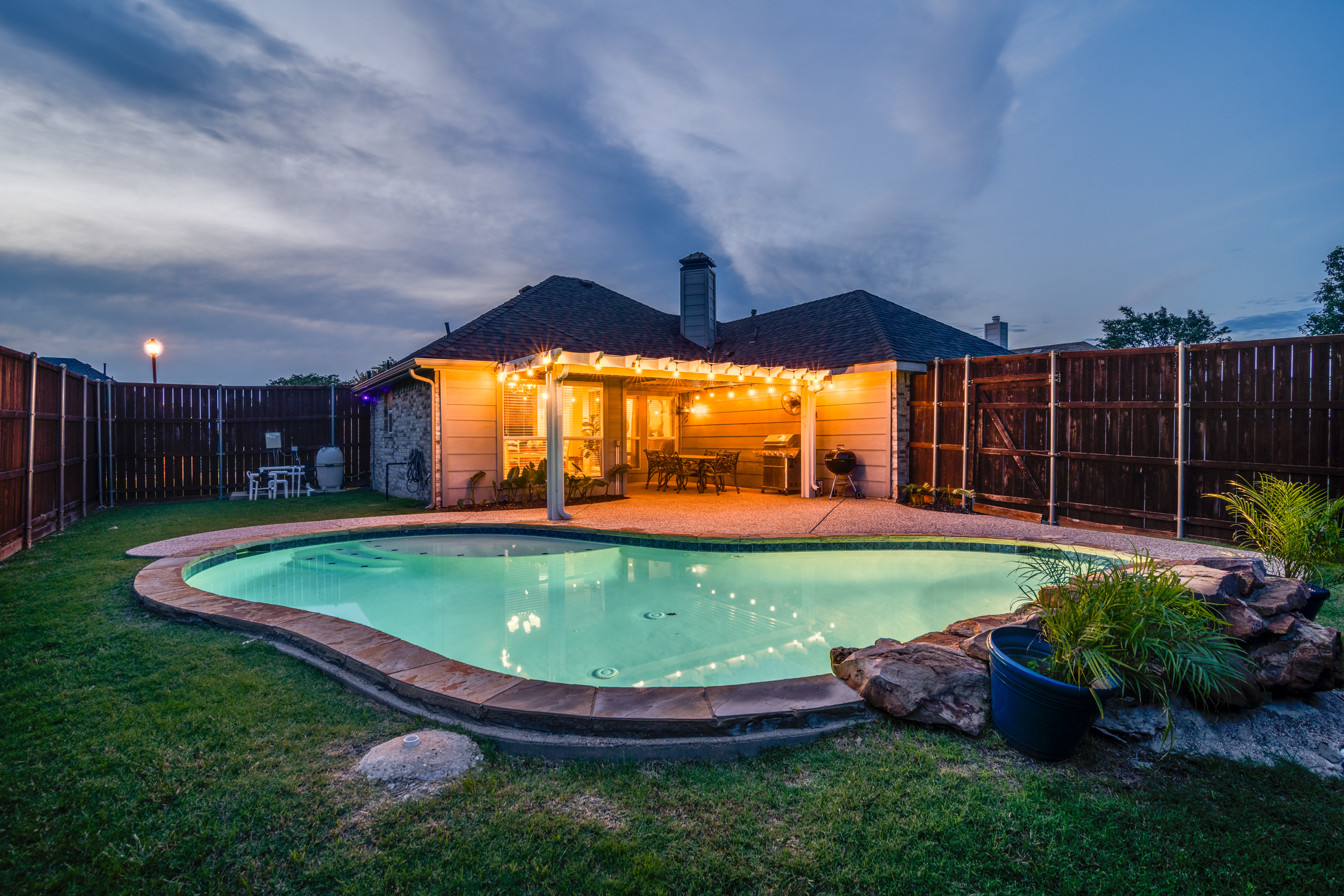 A Rockwall Pool Home That Checks the Boxes - 物件實景