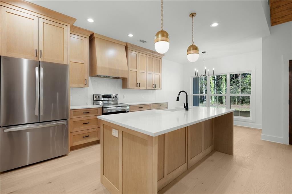 Calhoun, Georgia, 30701, United States, 4 Bedrooms Bedrooms, ,4 BathroomsBathrooms,Residential,For Sale,1980767