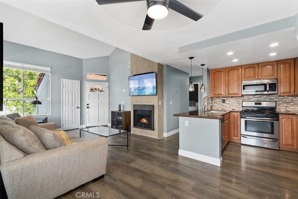 San Diego, California, 92126, United States, 2 Bedrooms Bedrooms, ,2 BathroomsBathrooms,Residential,For Sale,1898480