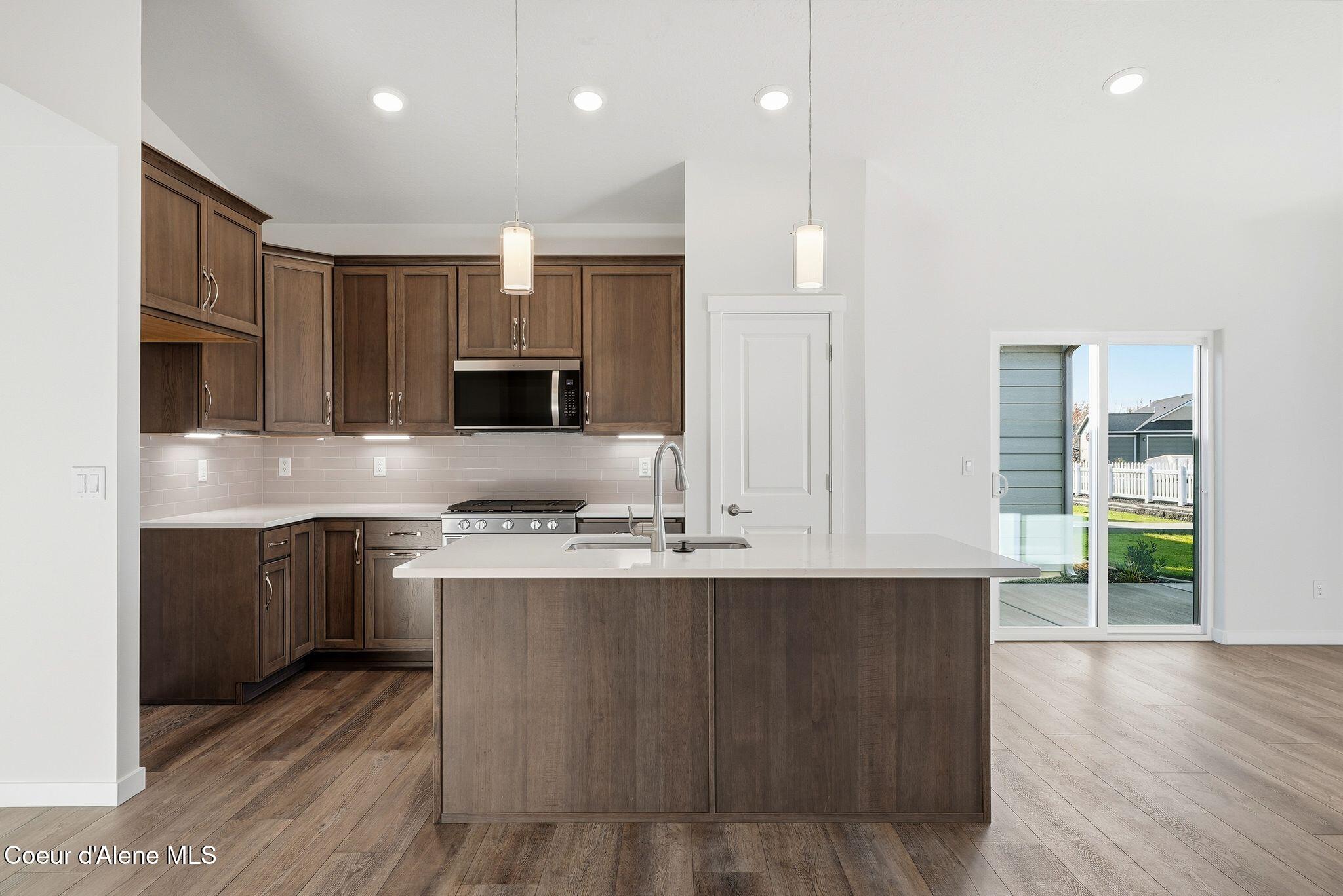 Coeur D'alene, Idaho, 83815, United States, 2 Bedrooms Bedrooms, ,Residential,For Sale,1991054