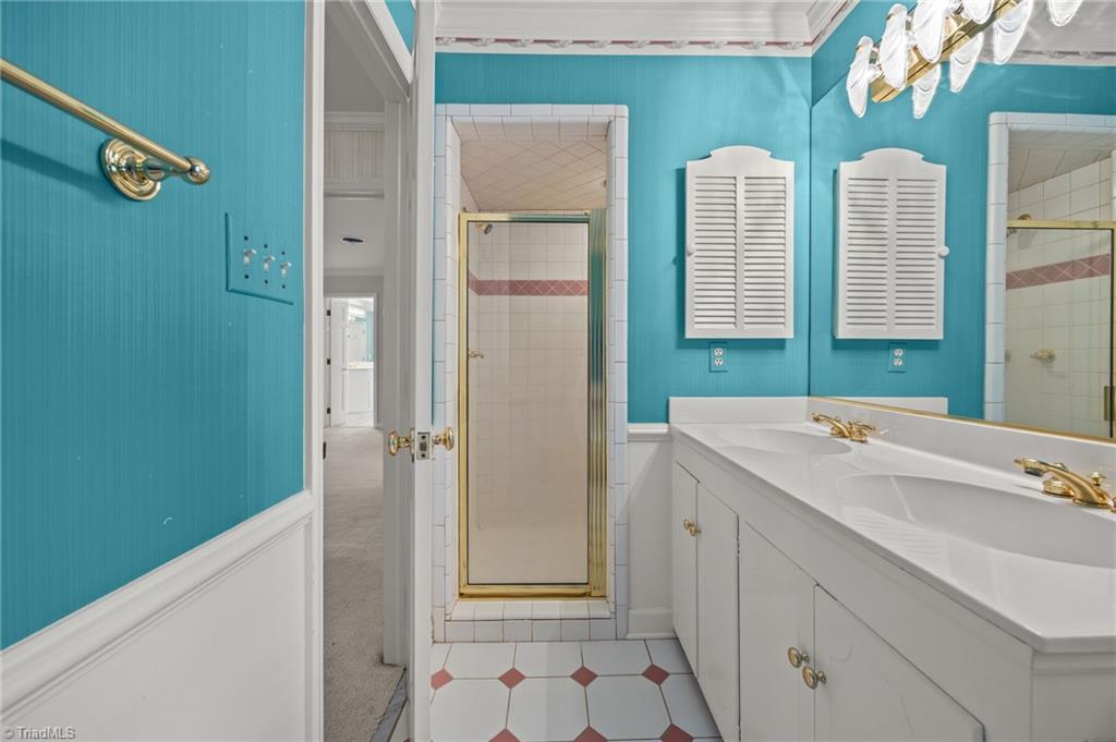 High Point, North Carolina, 27262, United States, 5 Bedrooms Bedrooms, ,4 BathroomsBathrooms,Residential,For Sale,1925566