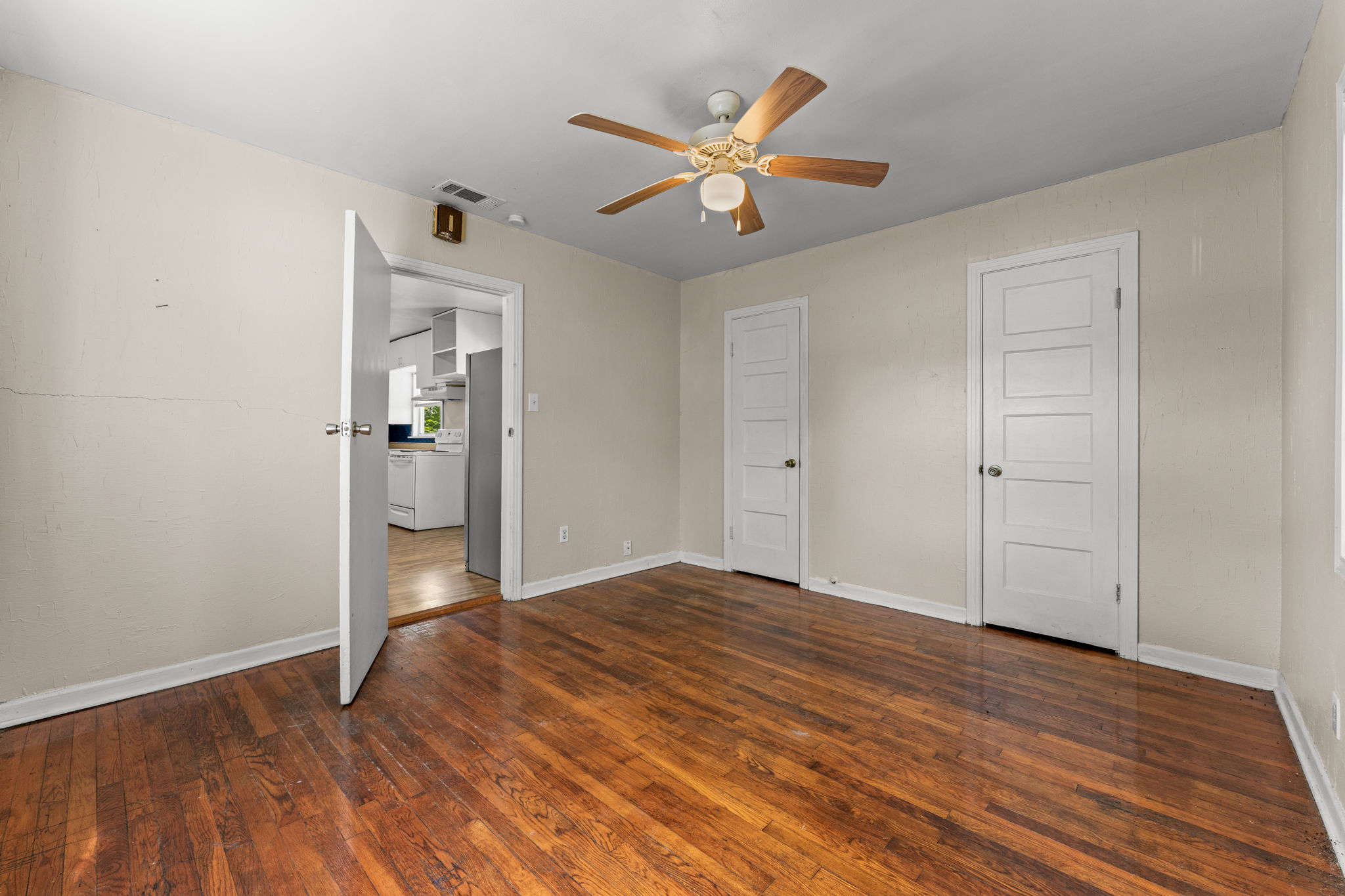  Charming Home, Near Downtown  On a Large Lot, Mature Trees, & No Rear Neighbors - 物件實景