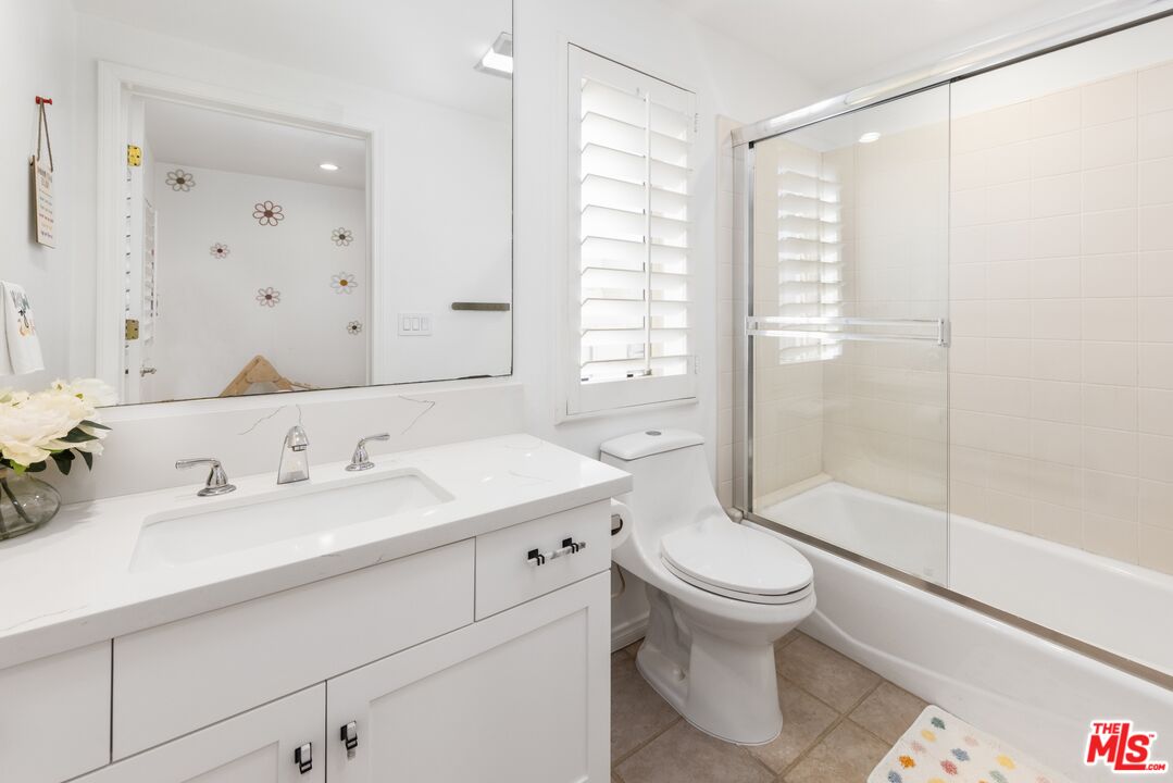 Los Angeles, California, 90049, United States, 3 Bedrooms Bedrooms, ,3 BathroomsBathrooms,Residential,For Sale,2000609