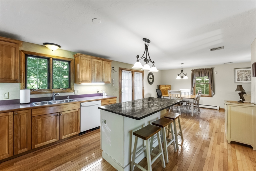 Bridgewater, Massachusetts, 02324, United States, 3 Bedrooms Bedrooms, ,2 BathroomsBathrooms,Residential,For Sale,1940785