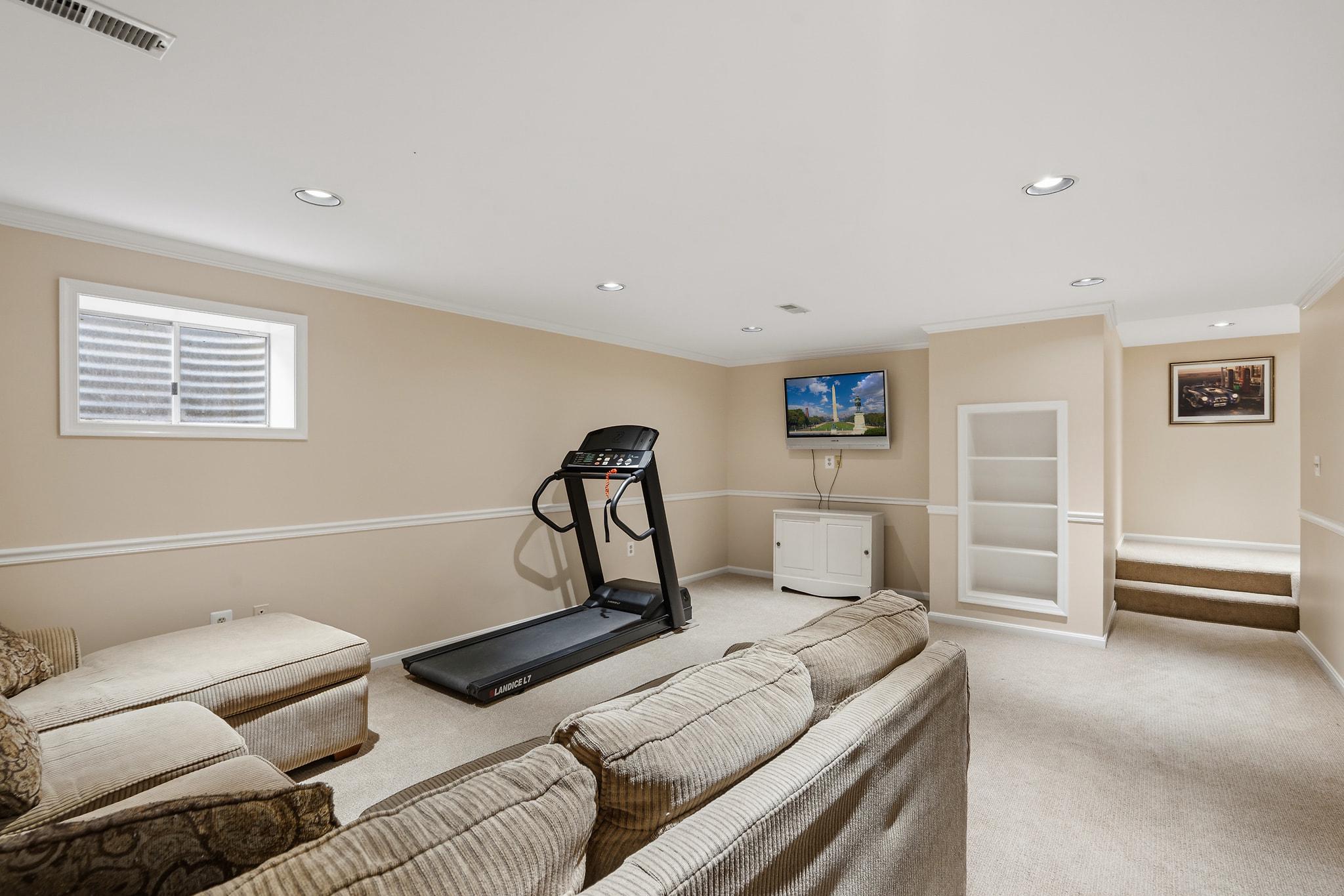  210 Falcon Ridge Road, Great Falls, VA, 22066 - 物件實景