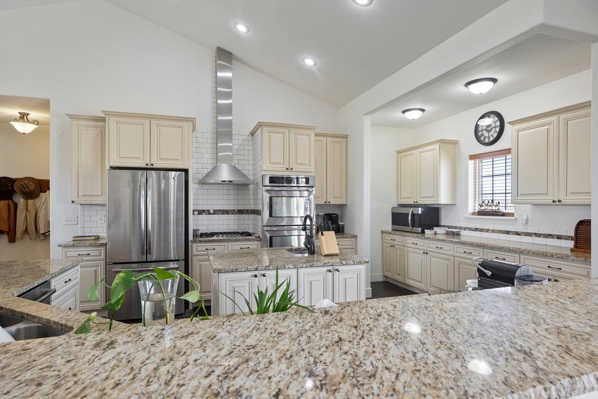 Cheyenne, Wyoming, 82059, United States, 5 Bedrooms Bedrooms, ,4 BathroomsBathrooms,Residential,For Sale,1944847