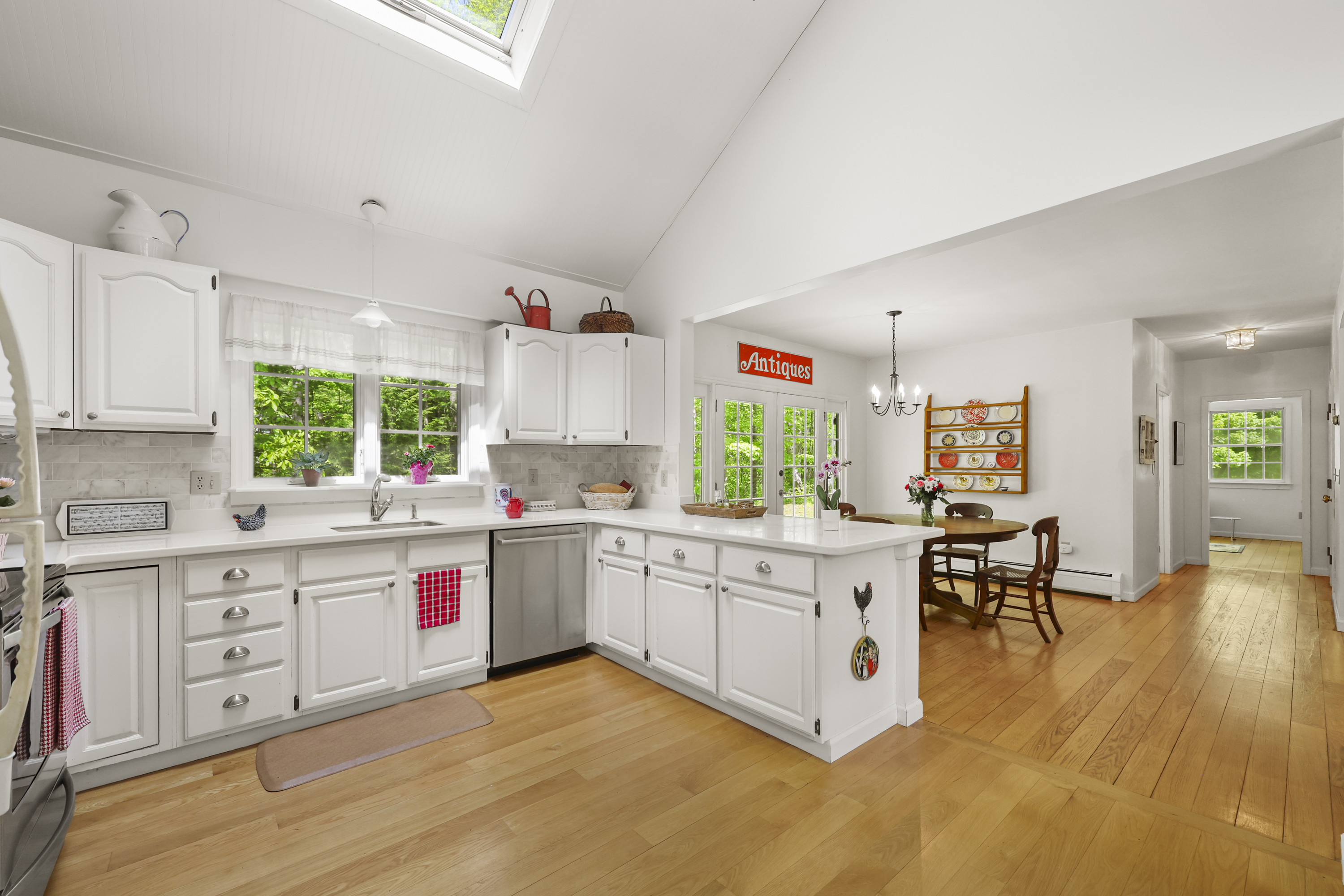  MODERN COMFORT MEETS TIMELESS NEW ENGLAND FARMHOUSE CHARM - 物件實景