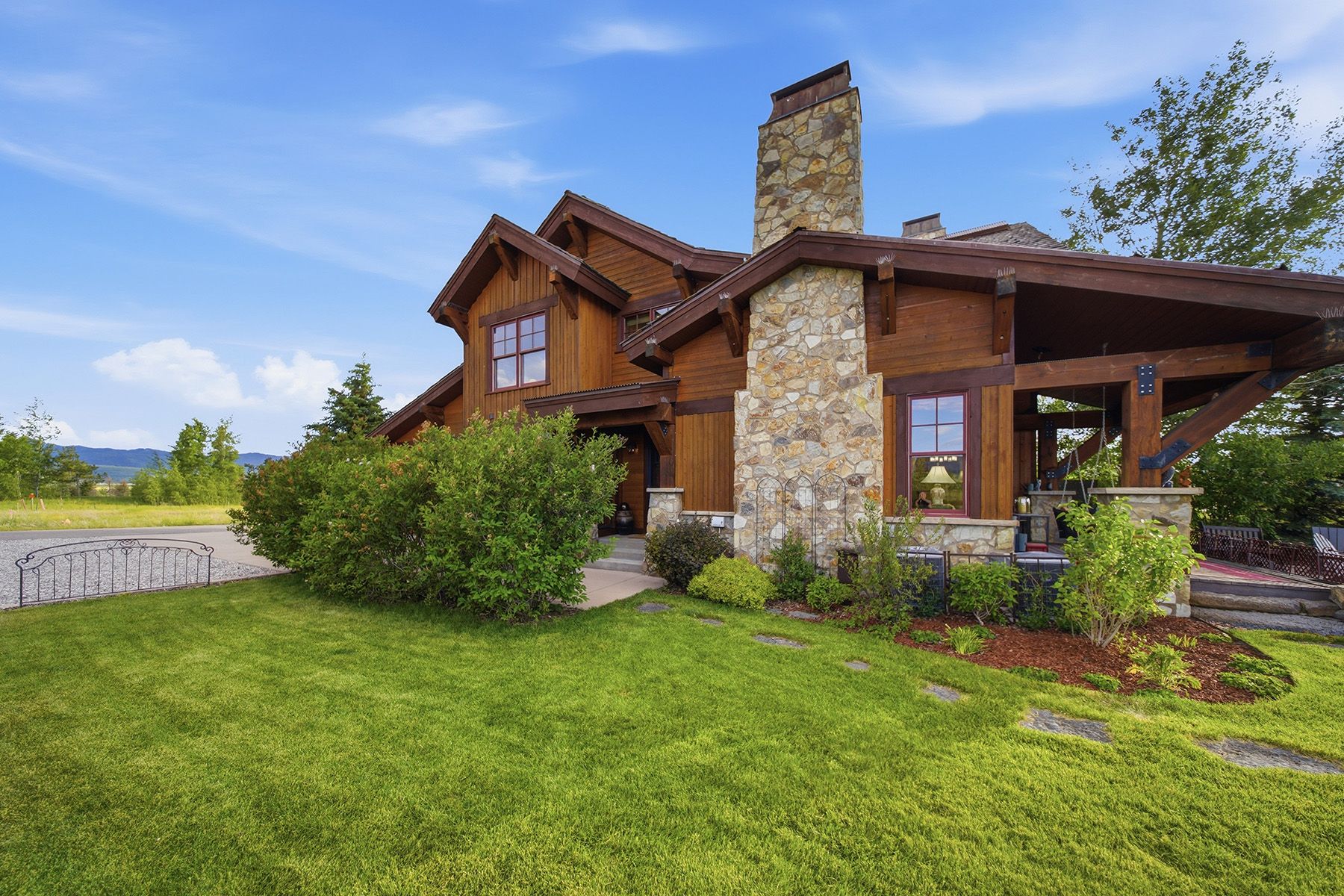 Luxury Home with Oversized Lot - 物件實景