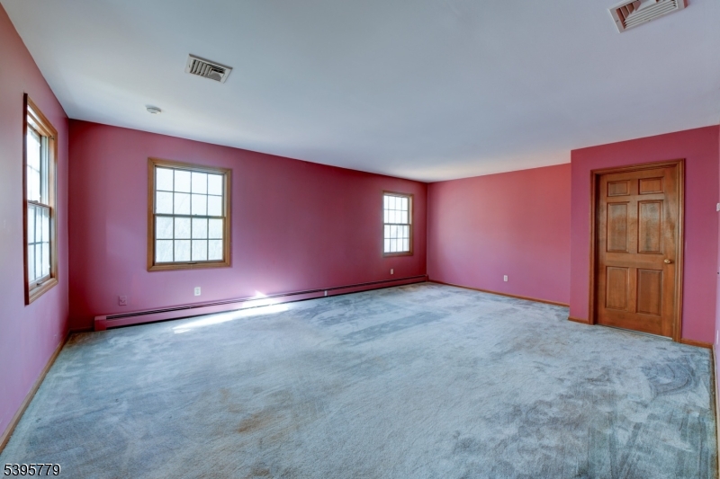 Kinnelon Boro, New Jersey, 07405, United States, 3 Bedrooms Bedrooms, ,3 BathroomsBathrooms,Residential,For Sale,1989629