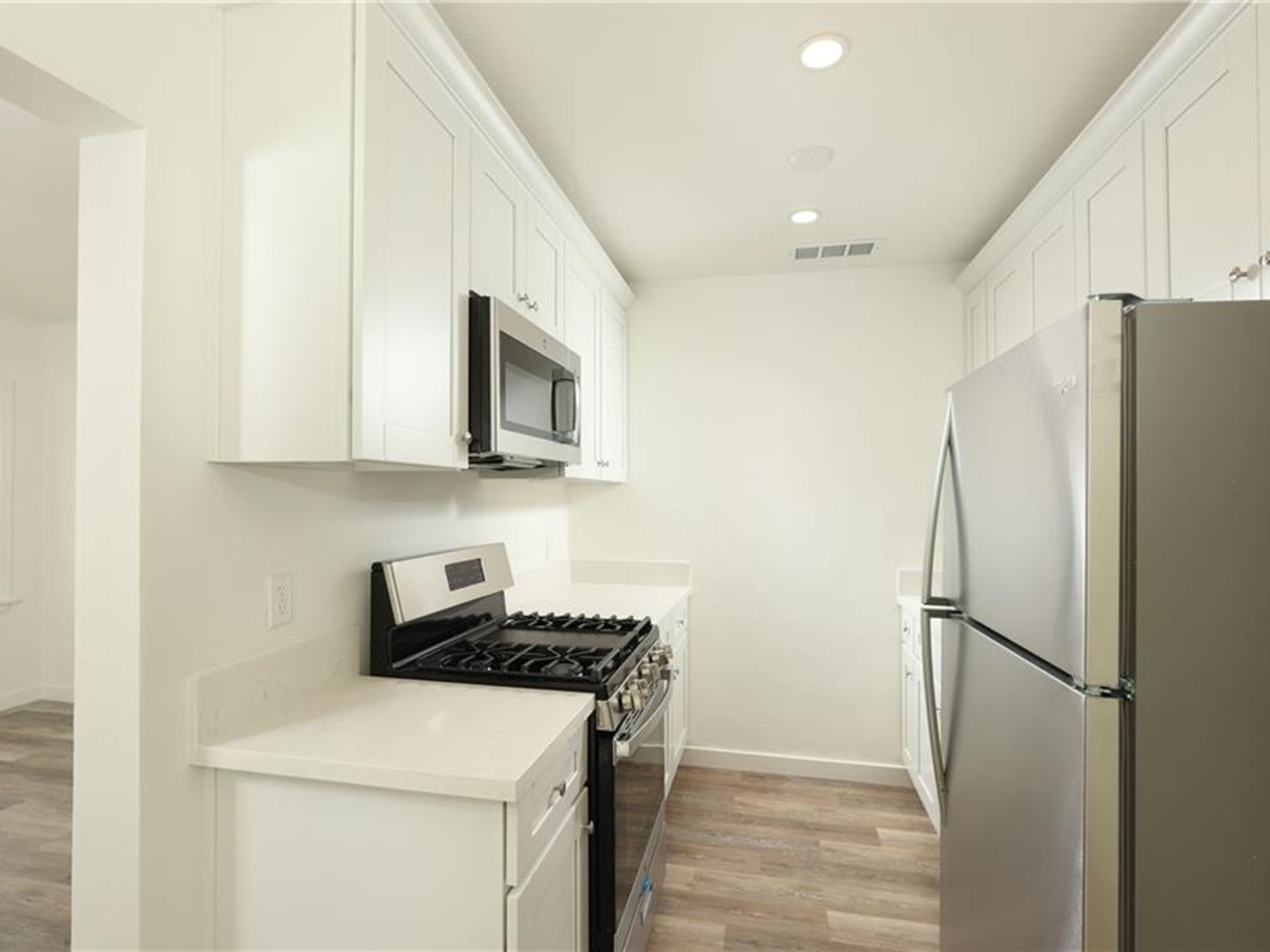  1004 West Clark Avenue, Burbank, CA 91506 - 物件實景