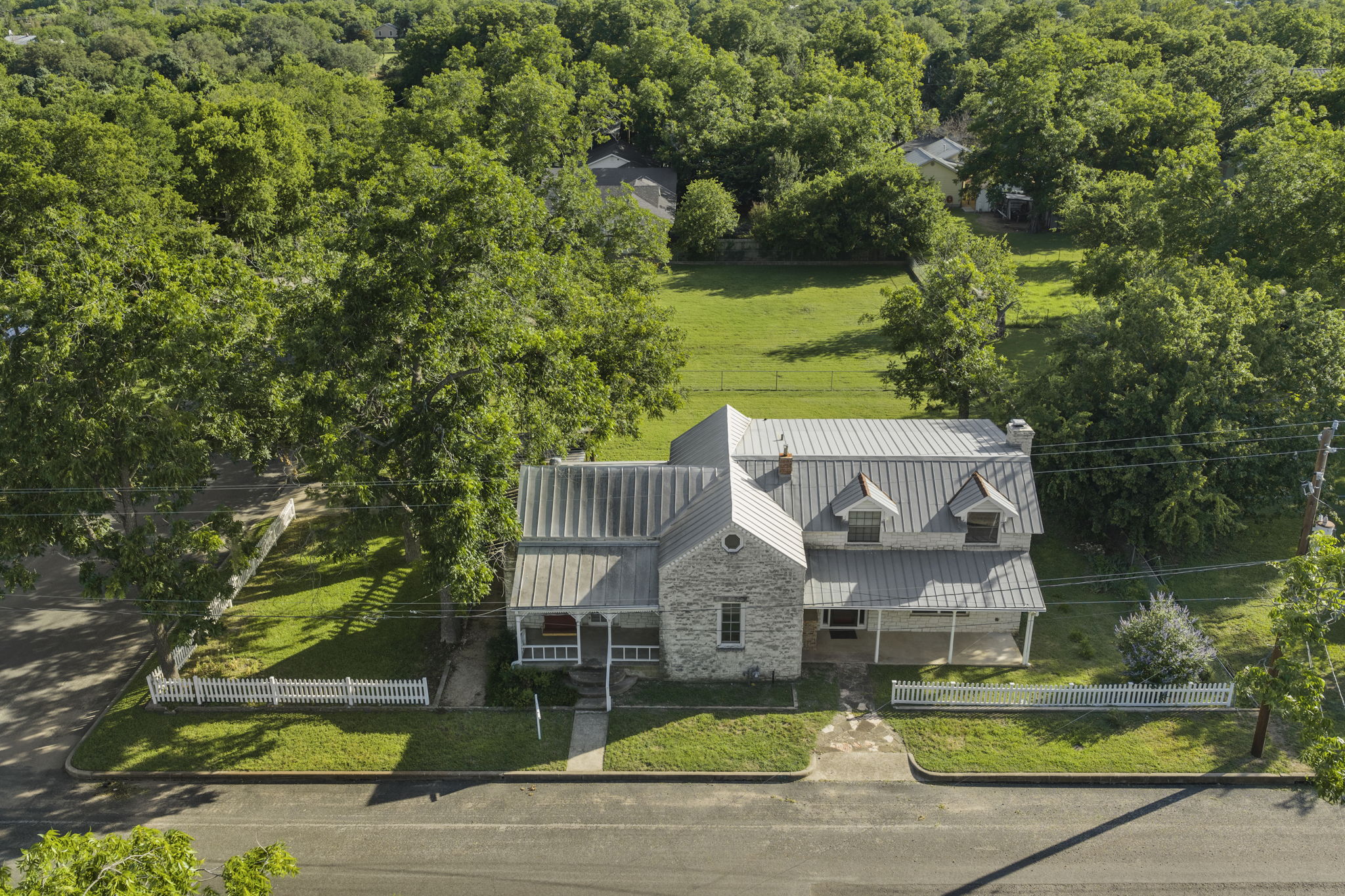  501 West Creek Street, Fredericksburg, TX 78624 - 物件實景