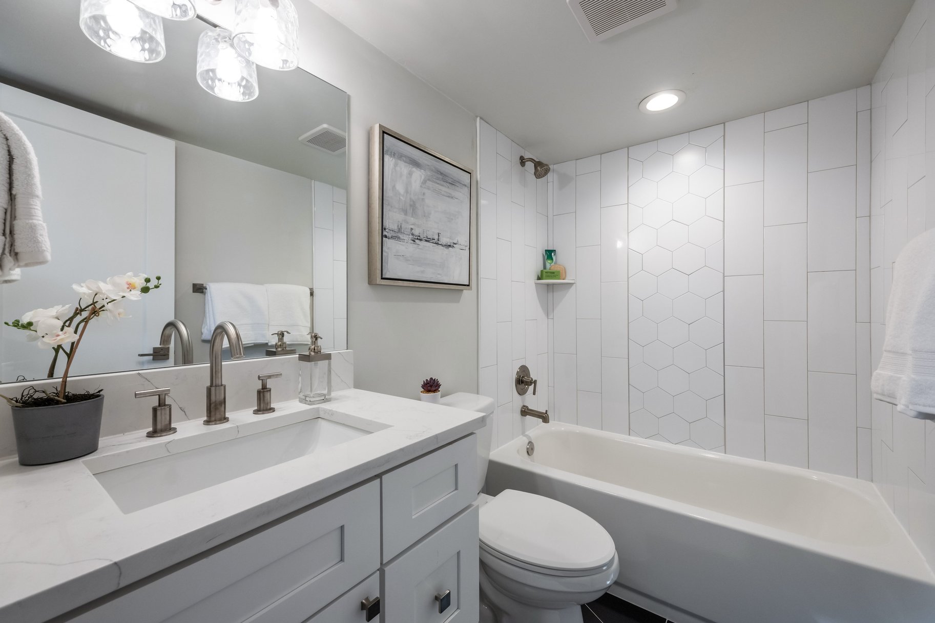  Stunning East Capitol Renovation - 物件實景