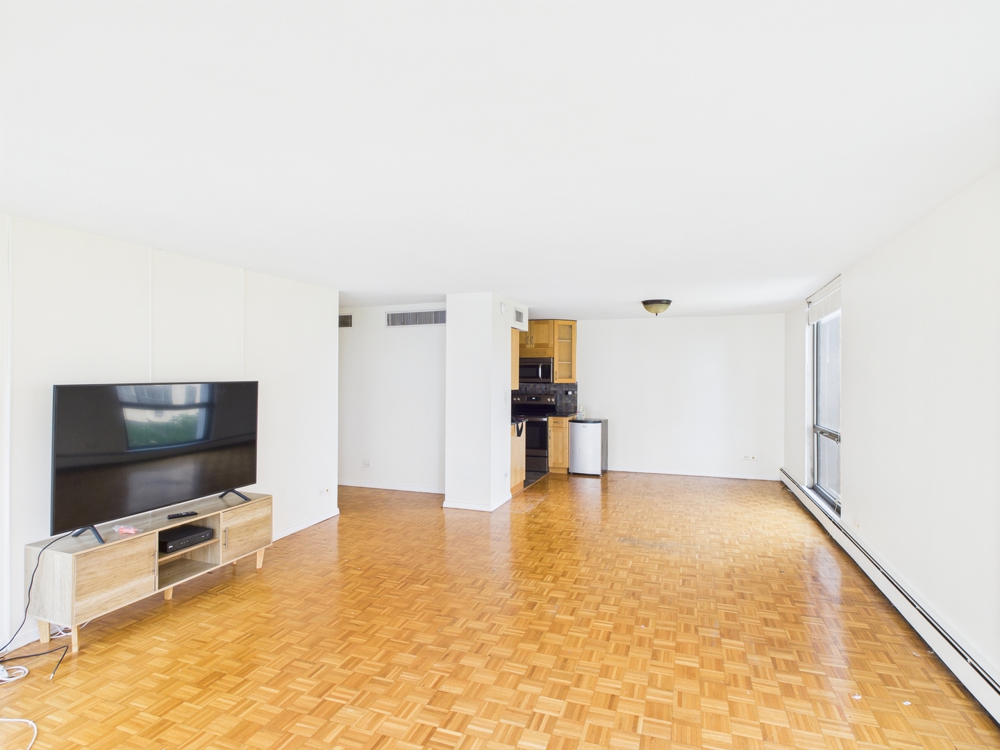 Chicago, Illinois, 60610, United States, 3 Bedrooms Bedrooms, ,2 BathroomsBathrooms,Residential,For Sale,1939067