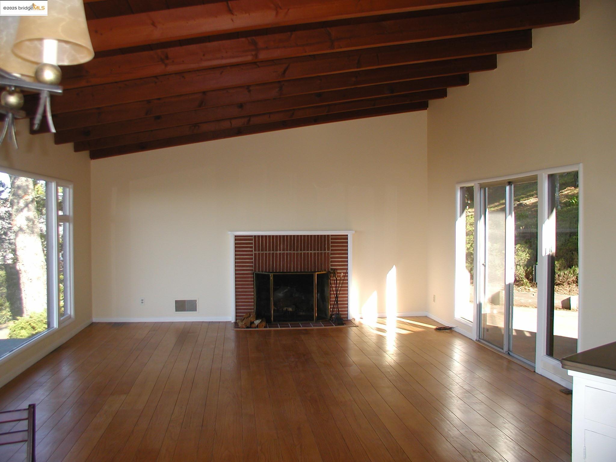 Oakland, California, 94611, United States, 2 Bedrooms Bedrooms, ,1 BathroomBathrooms,Residential,For Sale,1803995