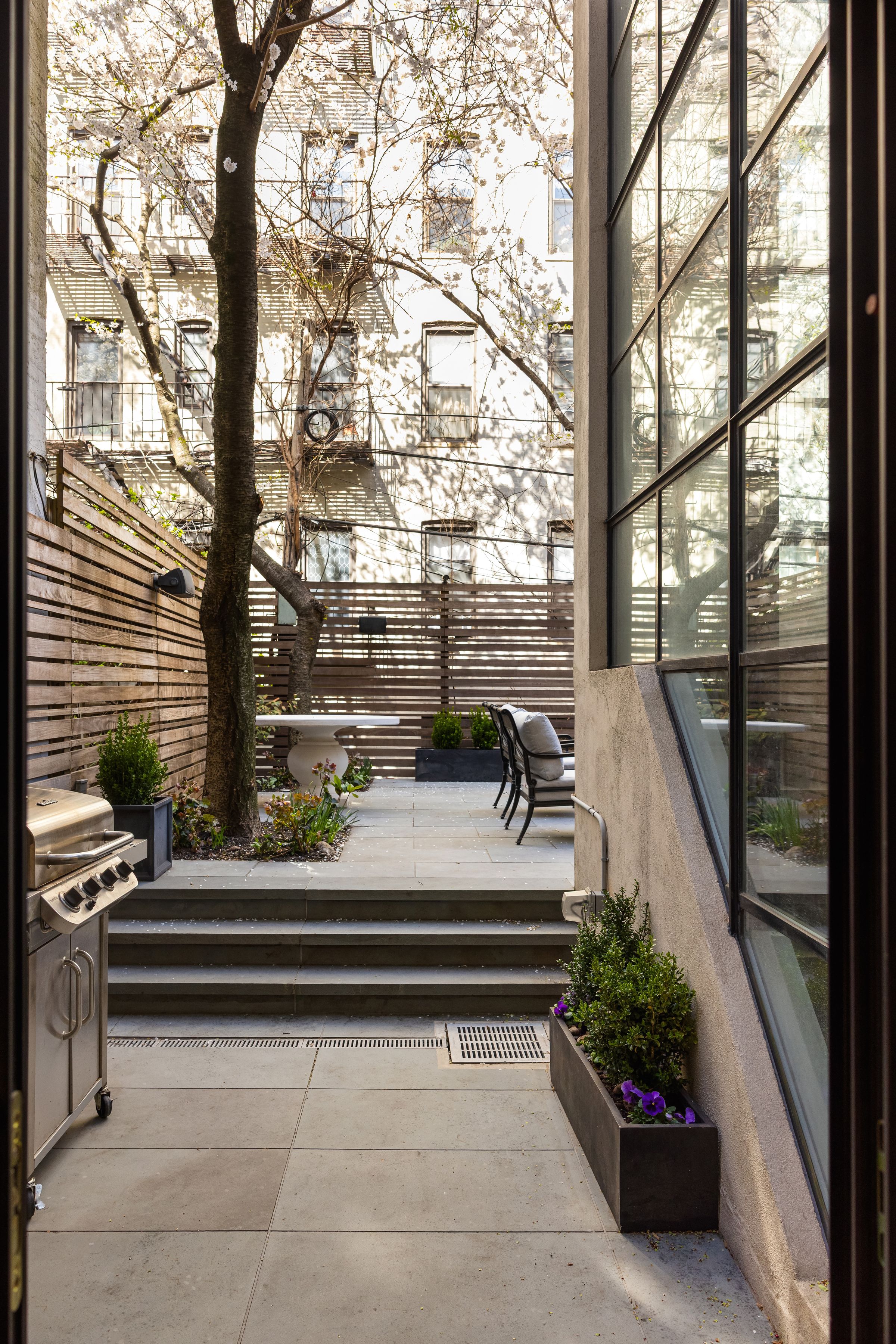  527 3rd Street - 物件實景