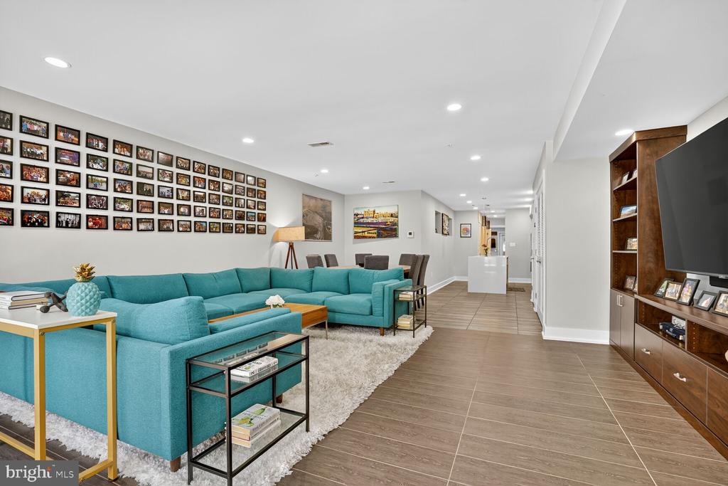 Washington, District of Columbia, 20010, United States, 2 Bedrooms Bedrooms, ,2 BathroomsBathrooms,Residential,For Sale,1975364