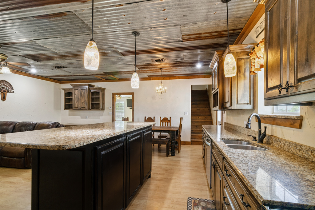 Mabank, Texas, 75147, United States, 2 Bedrooms Bedrooms, ,3 BathroomsBathrooms,Residential,For Sale,1989004