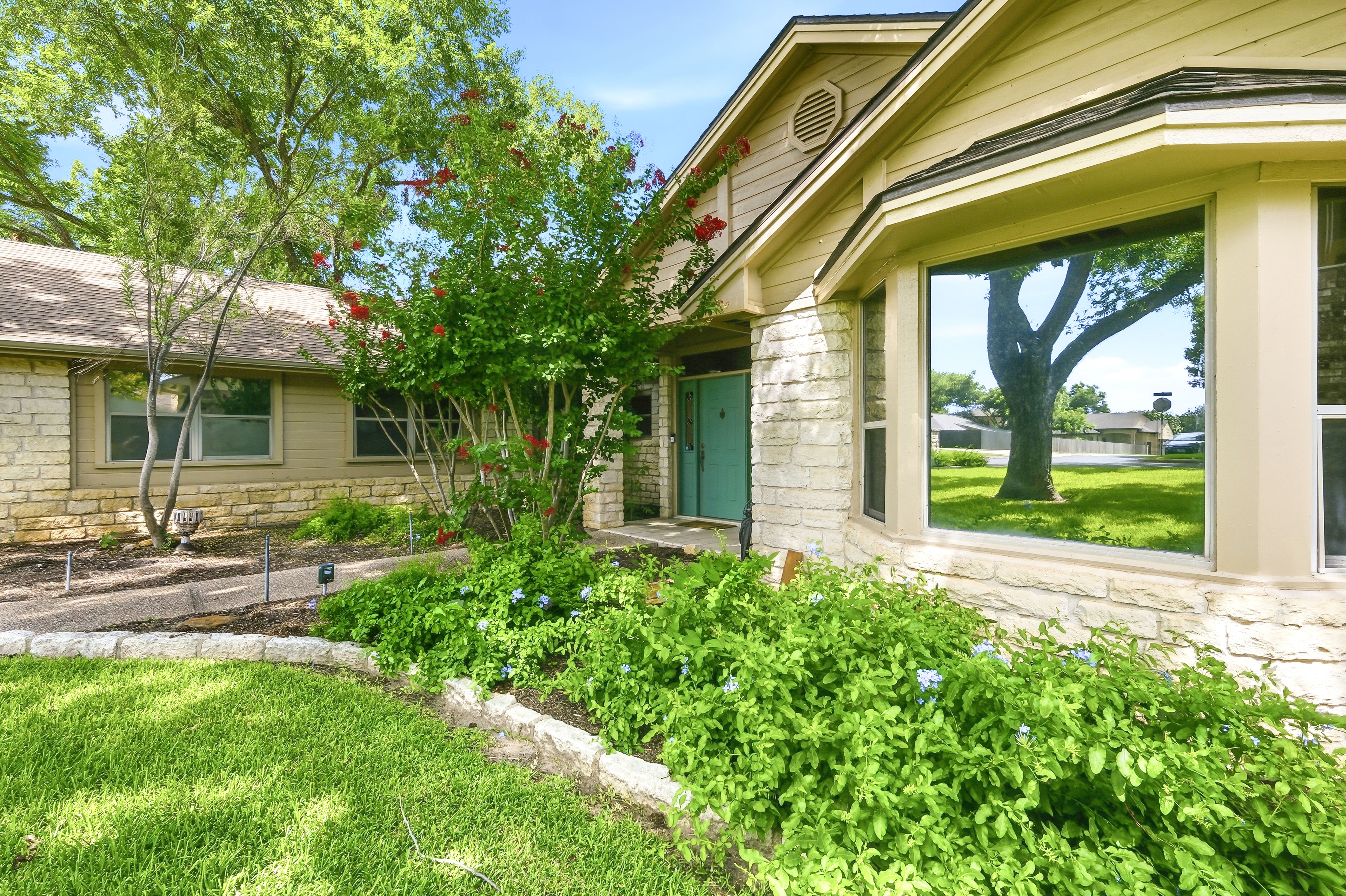  Gated Golf & Lake Community Home in Meadowlakes  Backs to Ranch - 物件實景