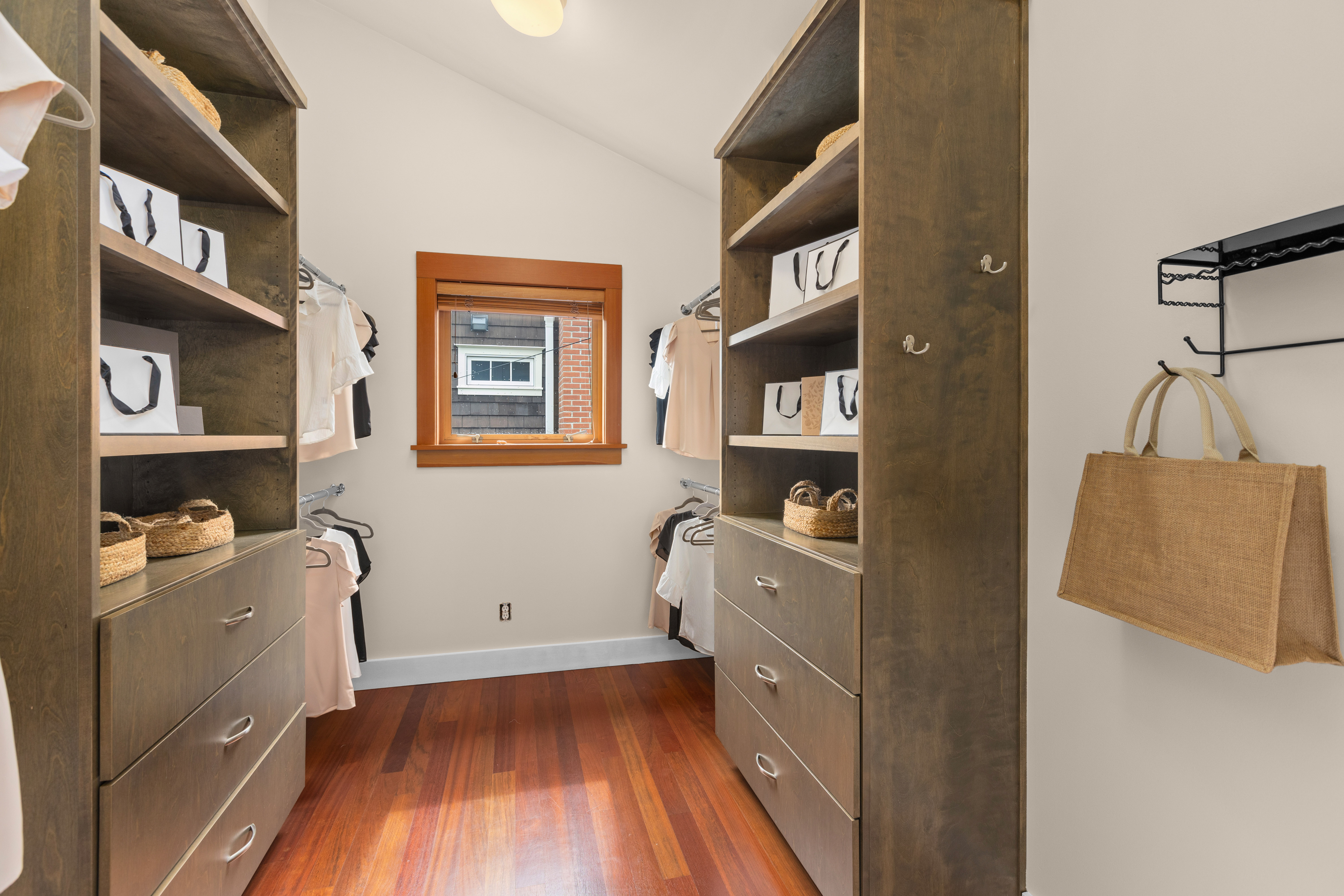  2223 39th Ave E, Seattle, WA 98112 - 物件實景