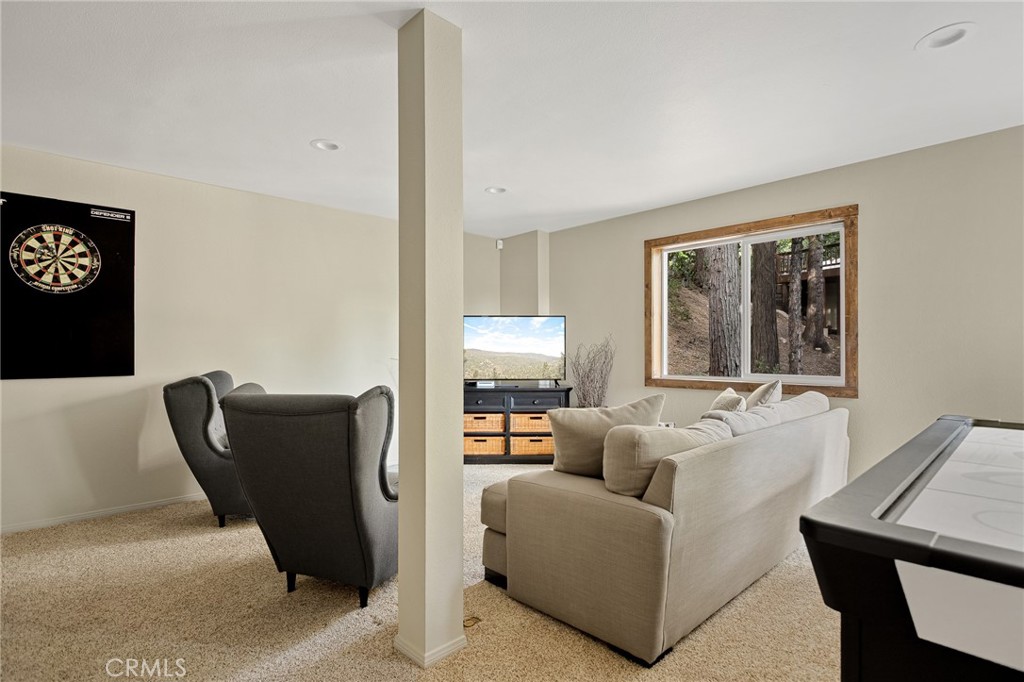 Lake Arrowhead, California, 92352, United States, 4 Bedrooms Bedrooms, ,4 BathroomsBathrooms,Residential,For Sale,1939836