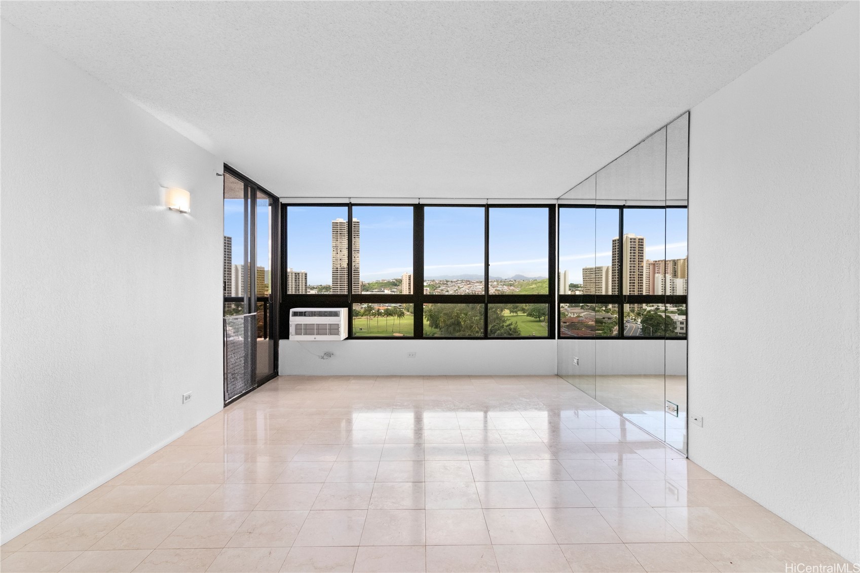 Honolulu, Hawaii, 96818, United States, 2 Bedrooms Bedrooms, ,2 BathroomsBathrooms,Residential,For Sale,1714219