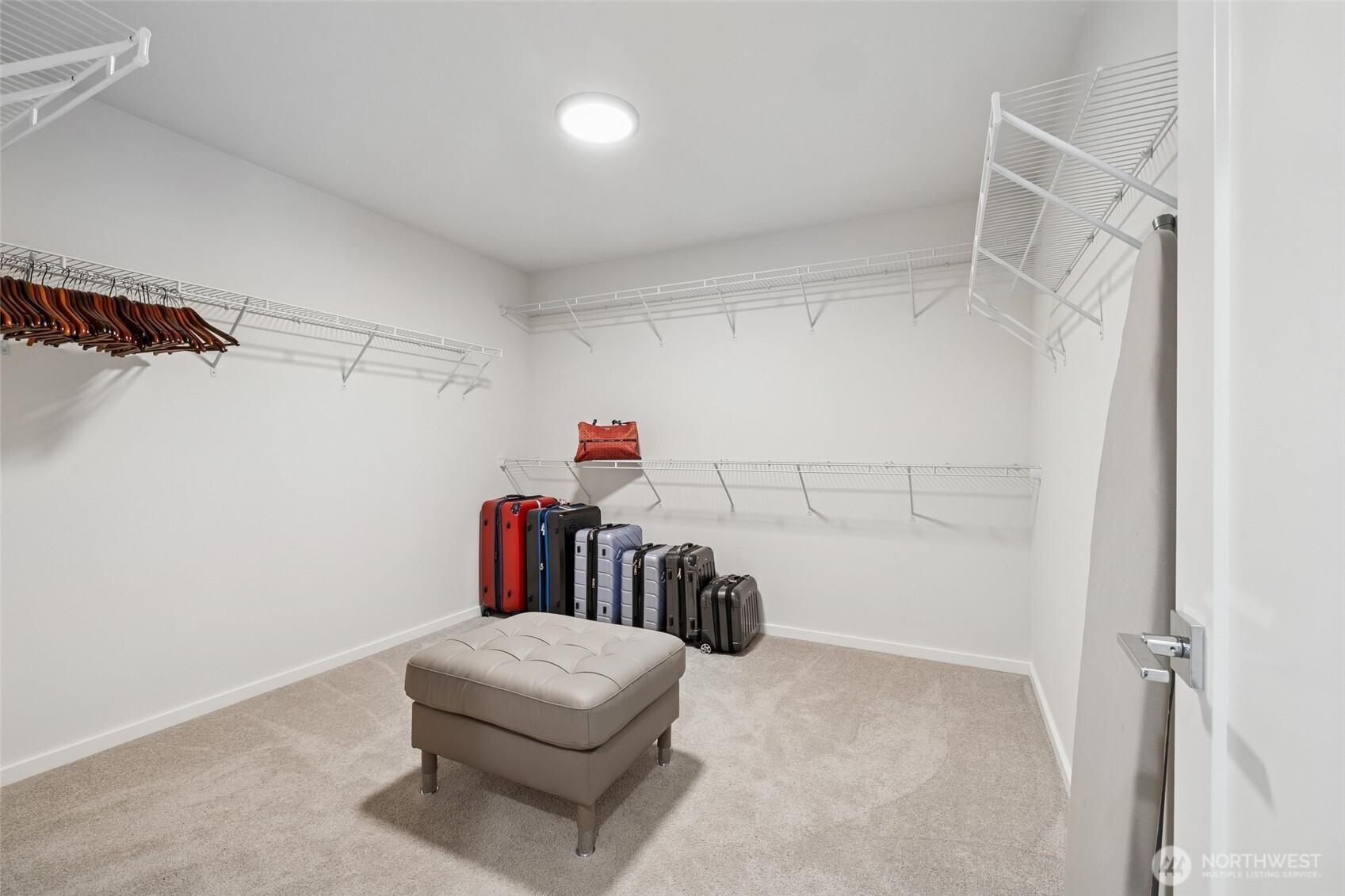 AUBURN, Washington, 98001, United States, 4 Bedrooms Bedrooms, ,4 BathroomsBathrooms,Residential,For Sale,1896068