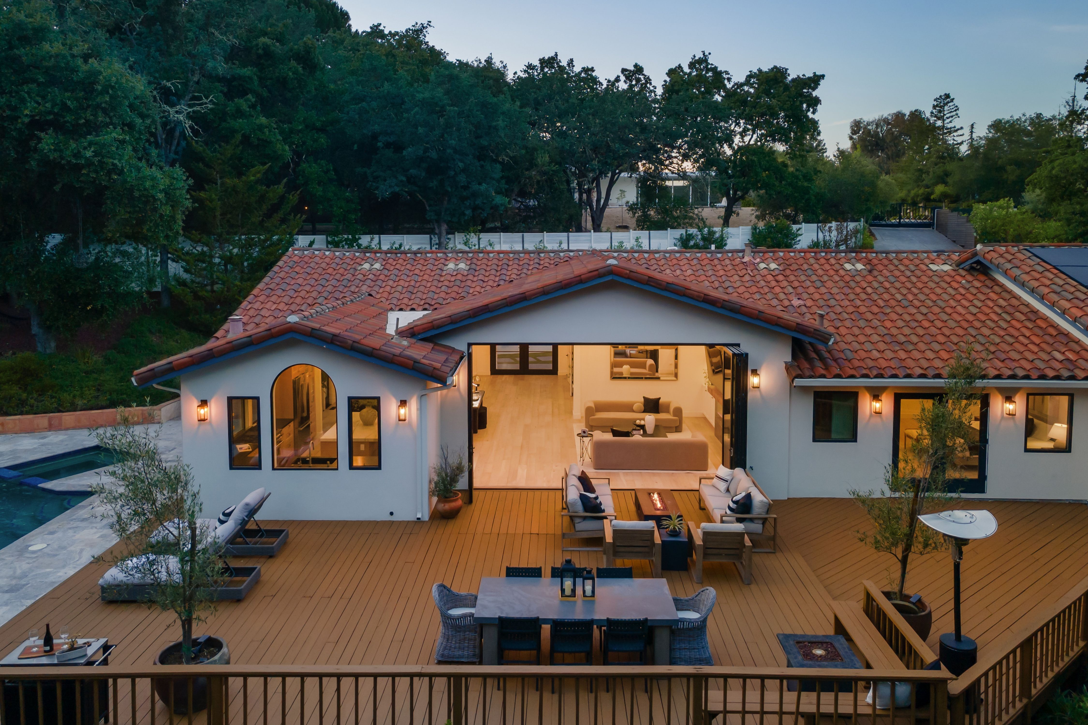  Private Gated Sanctuary With Expansive Outdoor Living - 物件實景