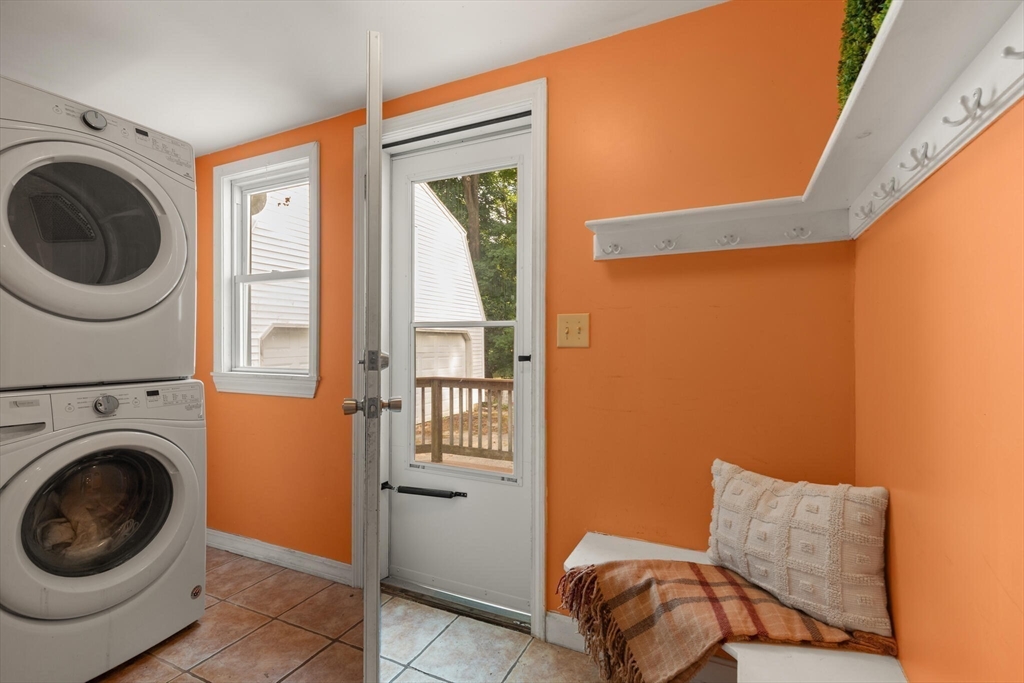 North Attleboro, Massachusetts, 02760, United States, 5 Bedrooms Bedrooms, ,2 BathroomsBathrooms,Residential,For Sale,1939439